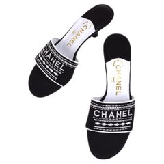 Vintage CHANEL White Black Logo Embroidery Canvas Kitten Heel Sandals Slides Shoes