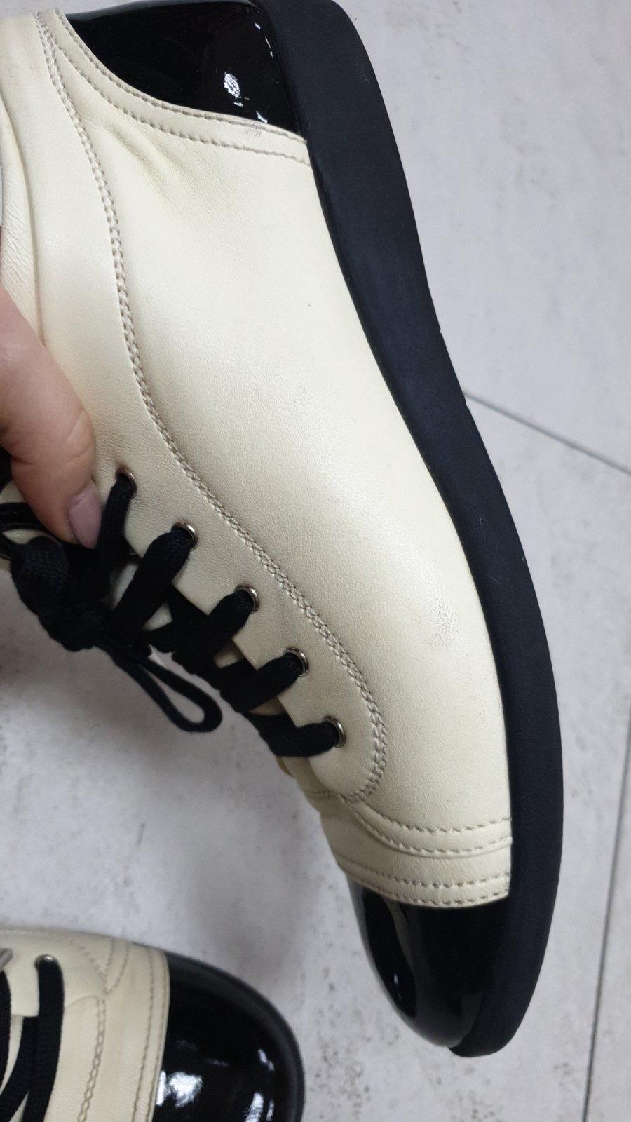 Chanel White Black Patent Leather Captoe CC Logo Sneakers 3