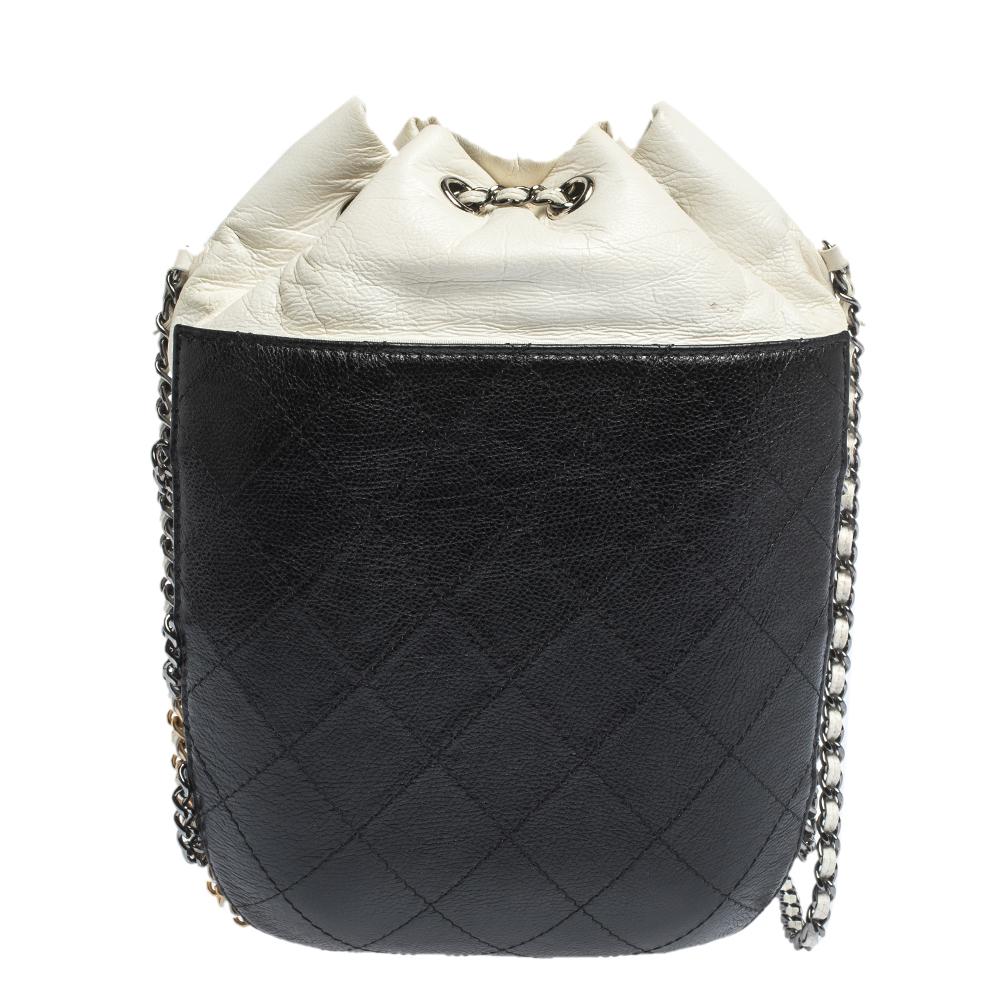 Made to a high quality and brilliant finish, this white & black bag from Chanel will be your companion for years to come. Add a glamorous touch to your everyday casual dressing with this quilted leather Gabrielle bucket bag. Lined with canvas and