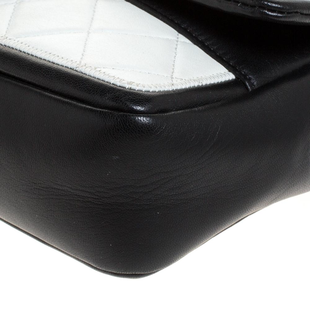 Chanel White/Black Quilted Leather Medium Graphic Flap Bag For Sale 3
