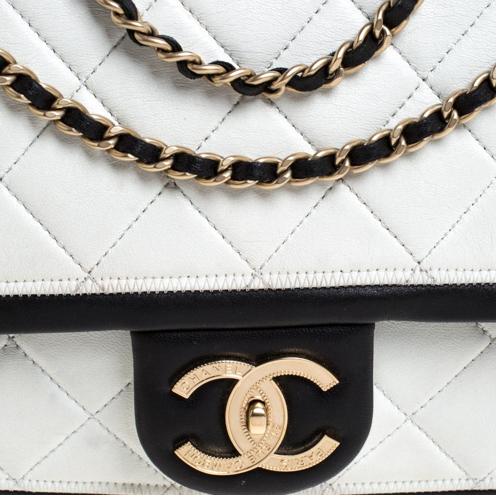 Chanel White/Black Quilted Leather Medium Graphic Flap Bag For Sale 5