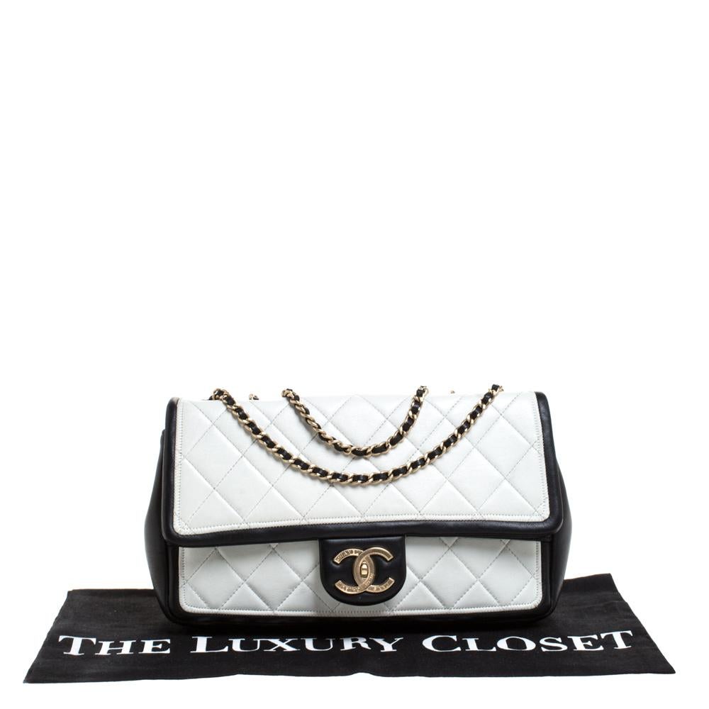 Chanel White/Black Quilted Leather Medium Graphic Flap Bag For Sale 6
