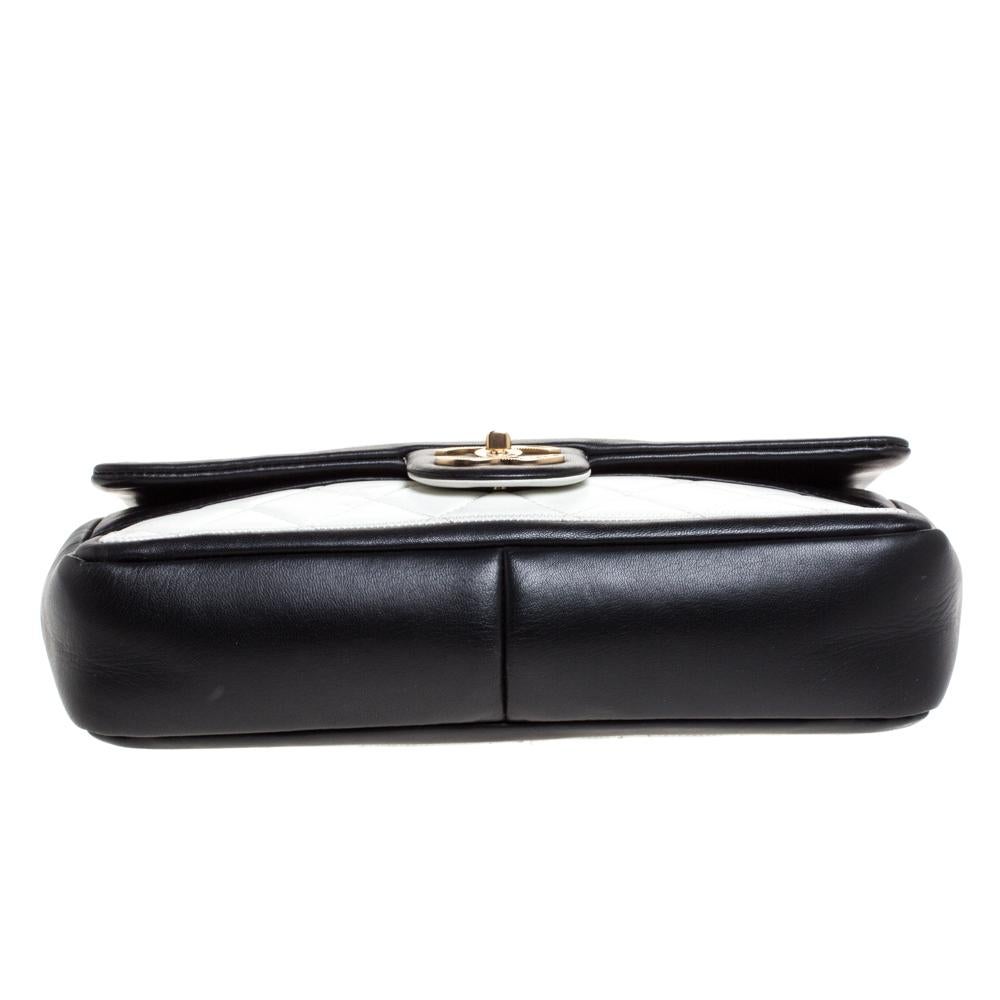 Gray Chanel White/Black Quilted Leather Medium Graphic Flap Bag For Sale