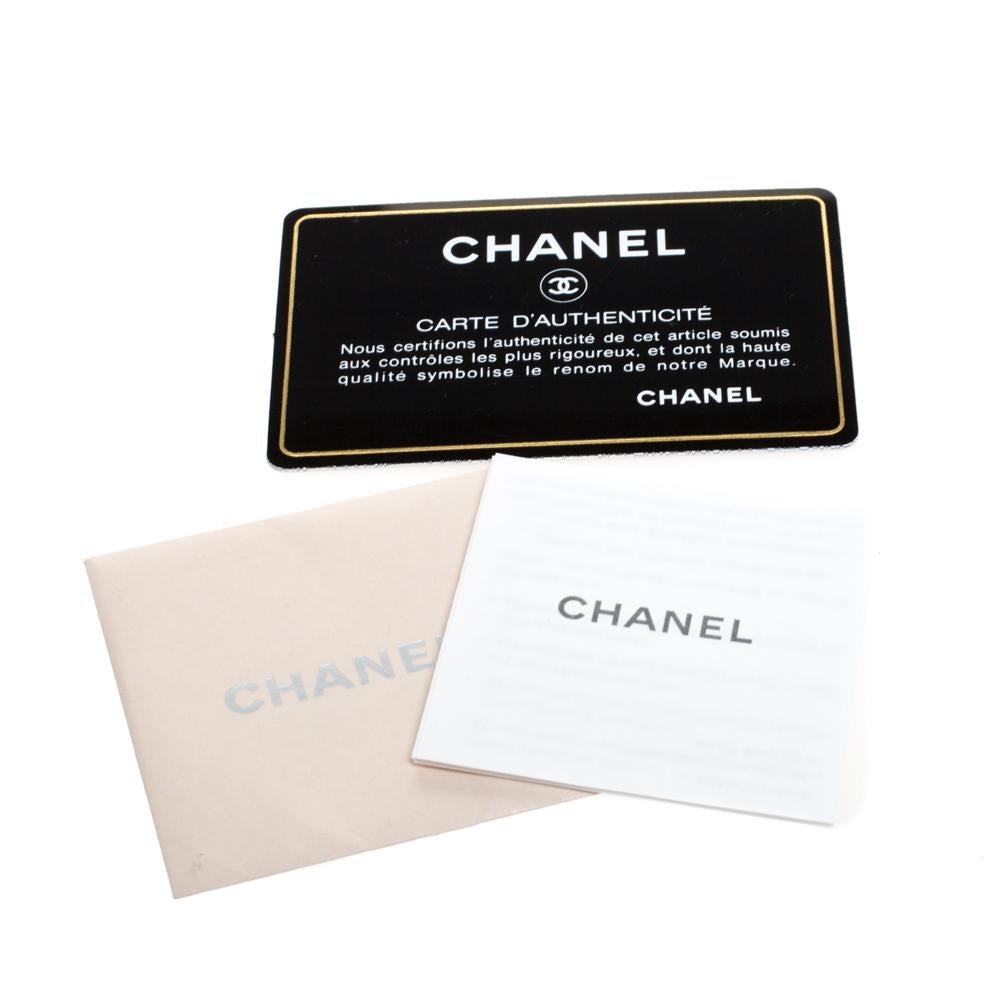 Chanel White/Black Quilted Leather Medium Graphic Flap Bag In Good Condition For Sale In Dubai, Al Qouz 2