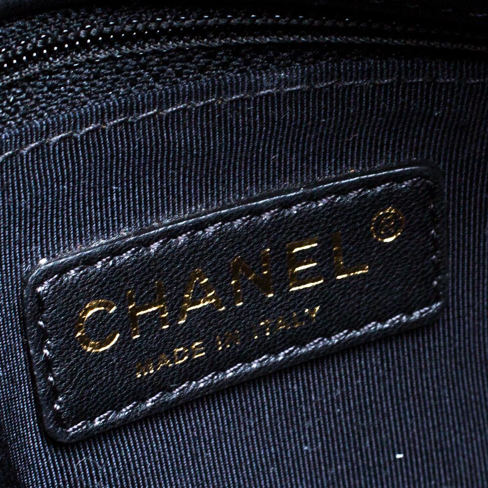 Chanel White/Black Quilted Leather Medium Graphic Flap Bag In Good Condition In Dubai, Al Qouz 2
