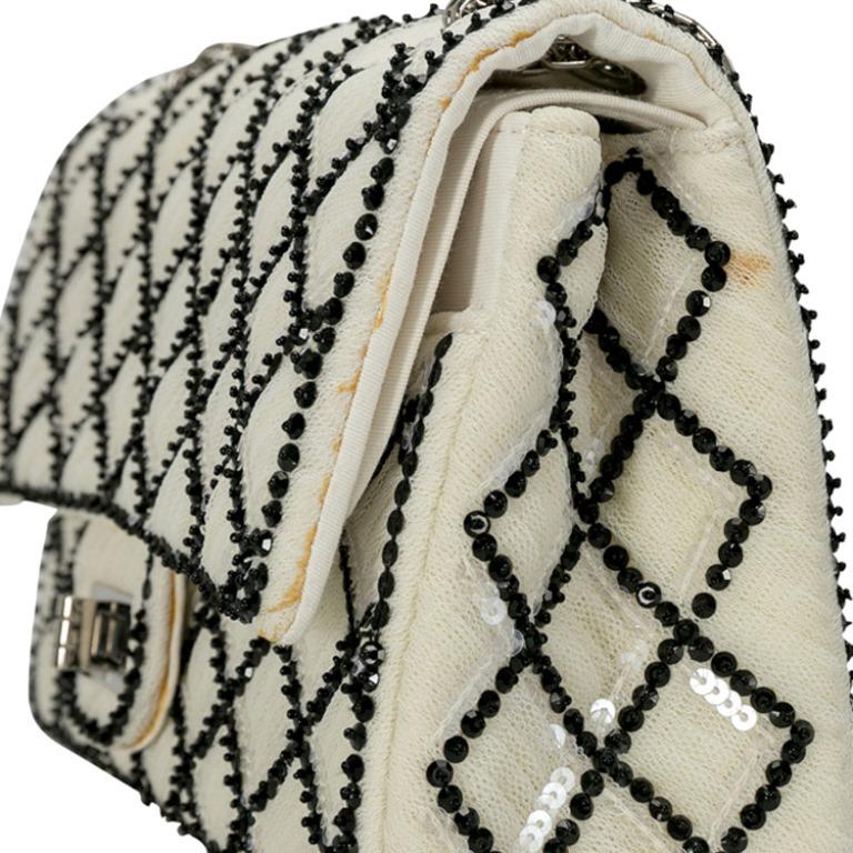 Chanel White/Black Sequinned Mesh Limited Edition 2.55 Reissue Flap Bag In Good Condition In Dubai, Al Qouz 2