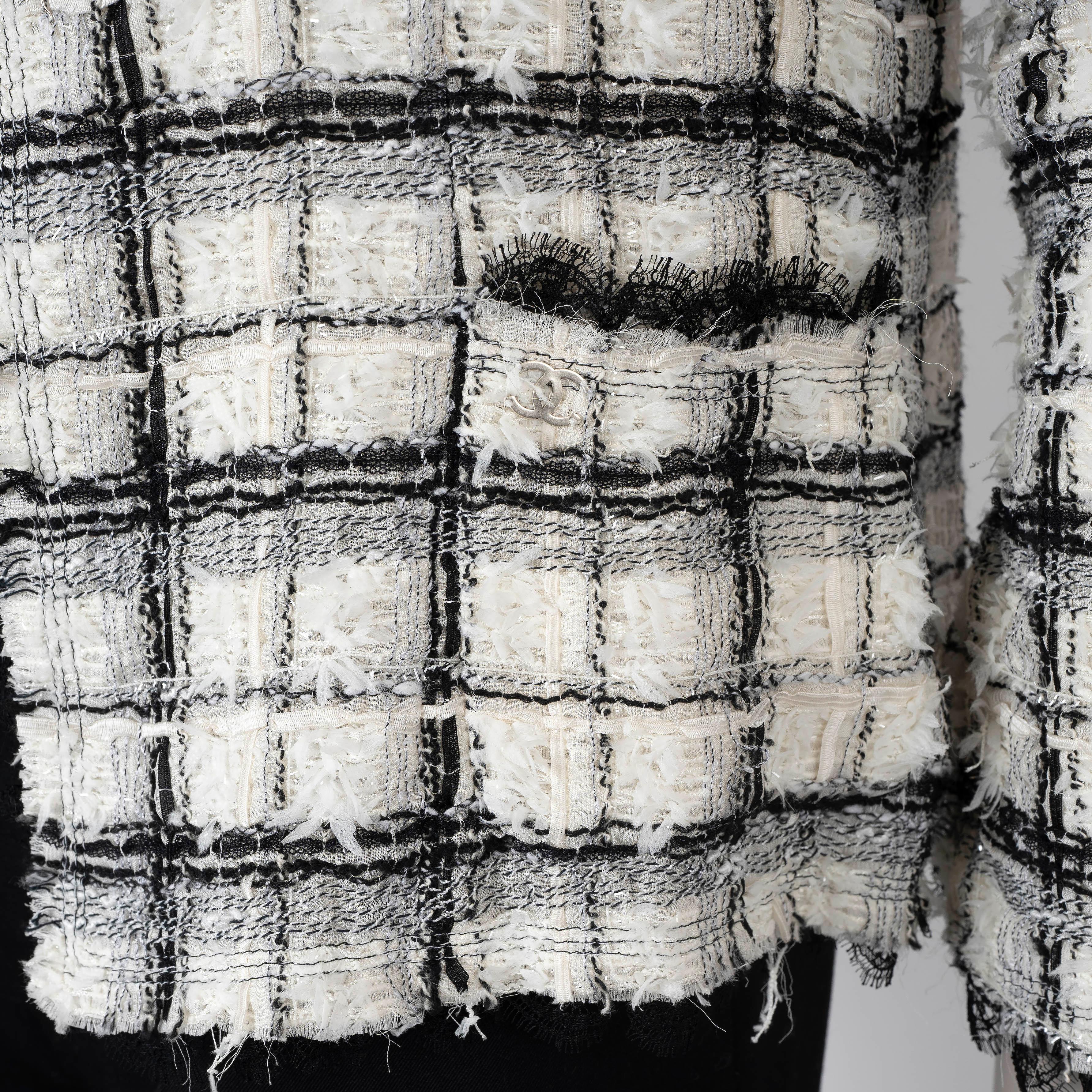 CHANEL white & black silk blend 05P PLAID TWEED Jacket 34 XXS For Sale 2