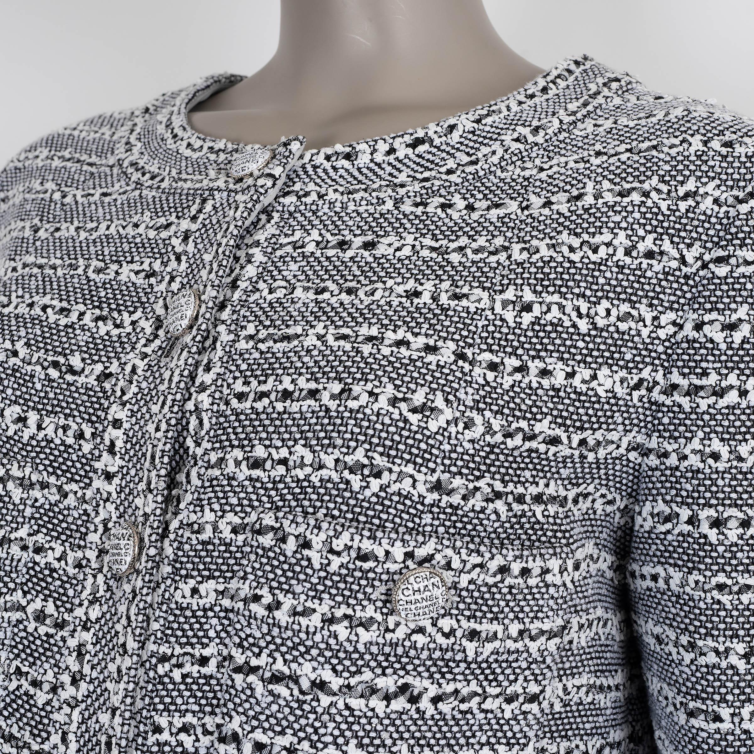 CHANEL weiß schwarz silber Baumwolle 24P IRIDESCENT TWEED Jacke 44 passt 40 M im Angebot 1