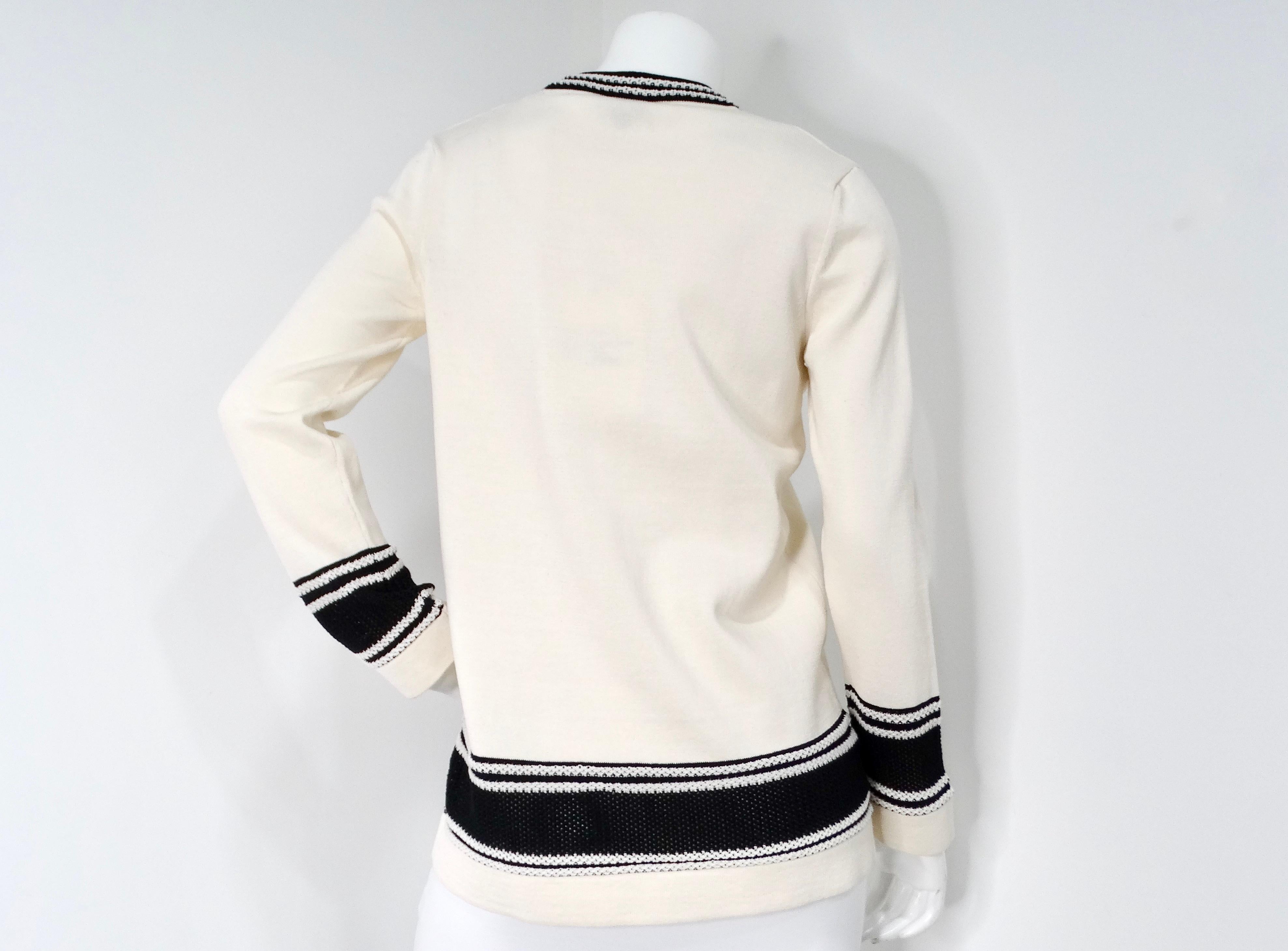 Chanel Cardigan con scollo a V a righe bianche e nere 2019 in vendita 2