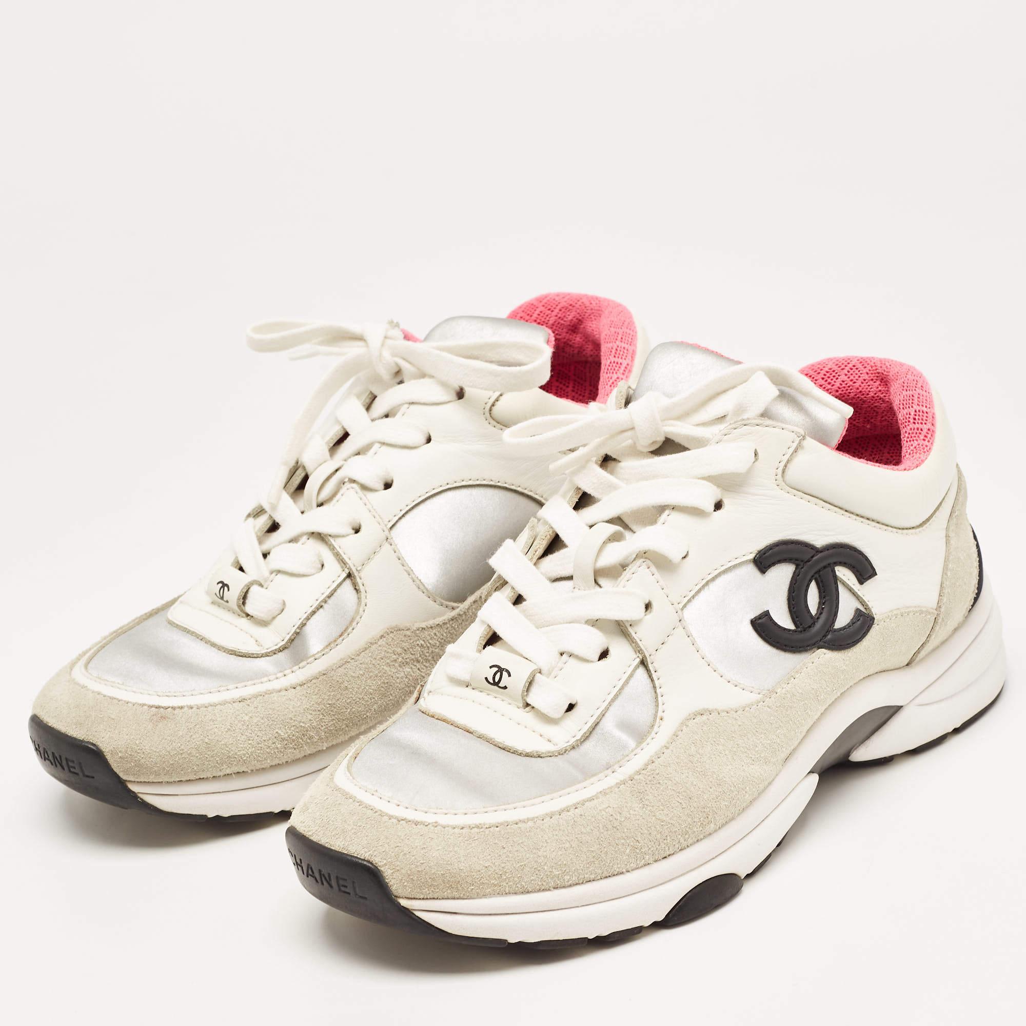 Give your outfit a chic update with this pair of designer sneakers. The creation is sewn perfectly to help you make a statement in them for a long time.

Includes: Original Dustbag
