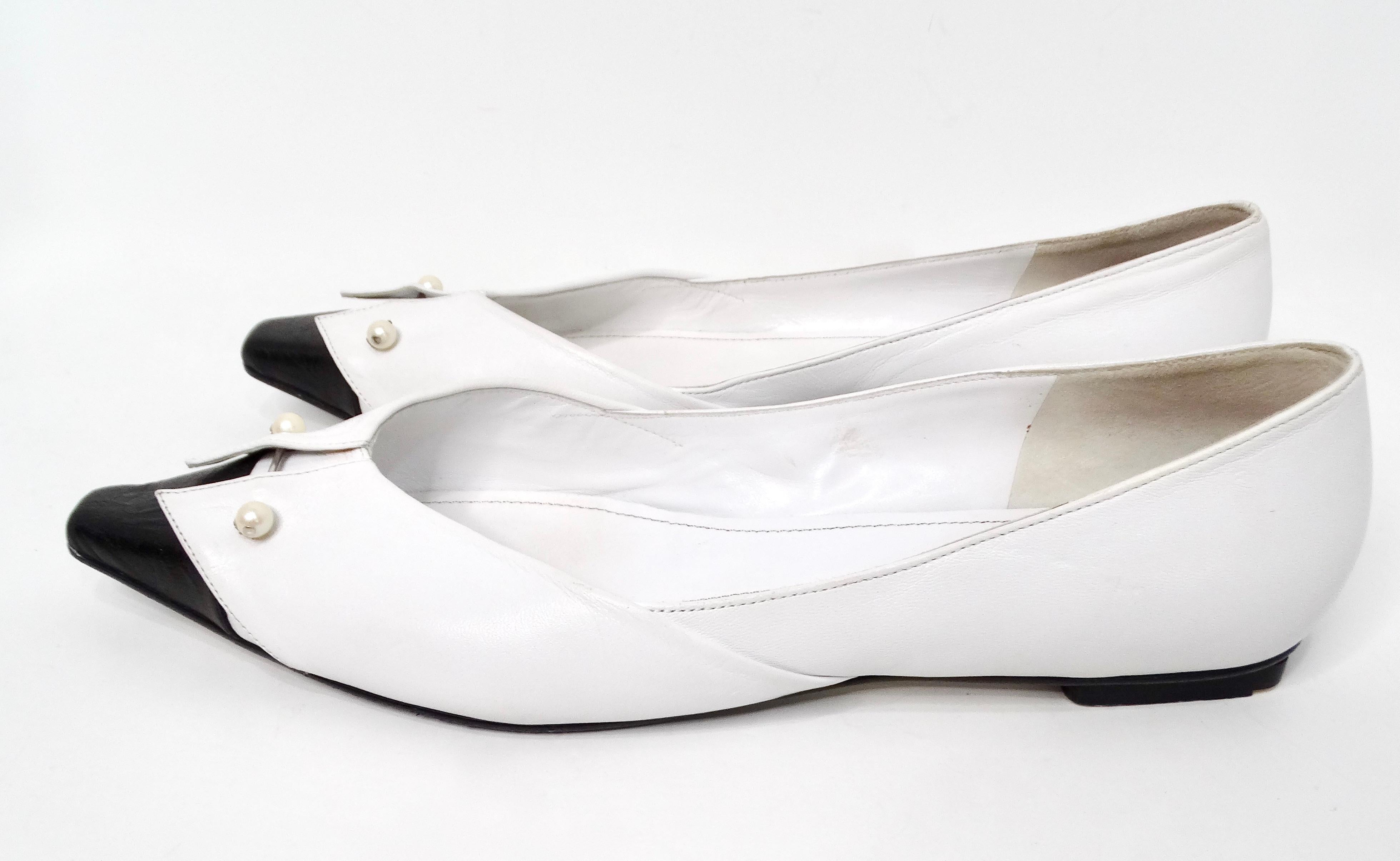 Chanel Blanco y Negro Cuello de Esmoquin Estilo Flats circa Y2K Gris en venta