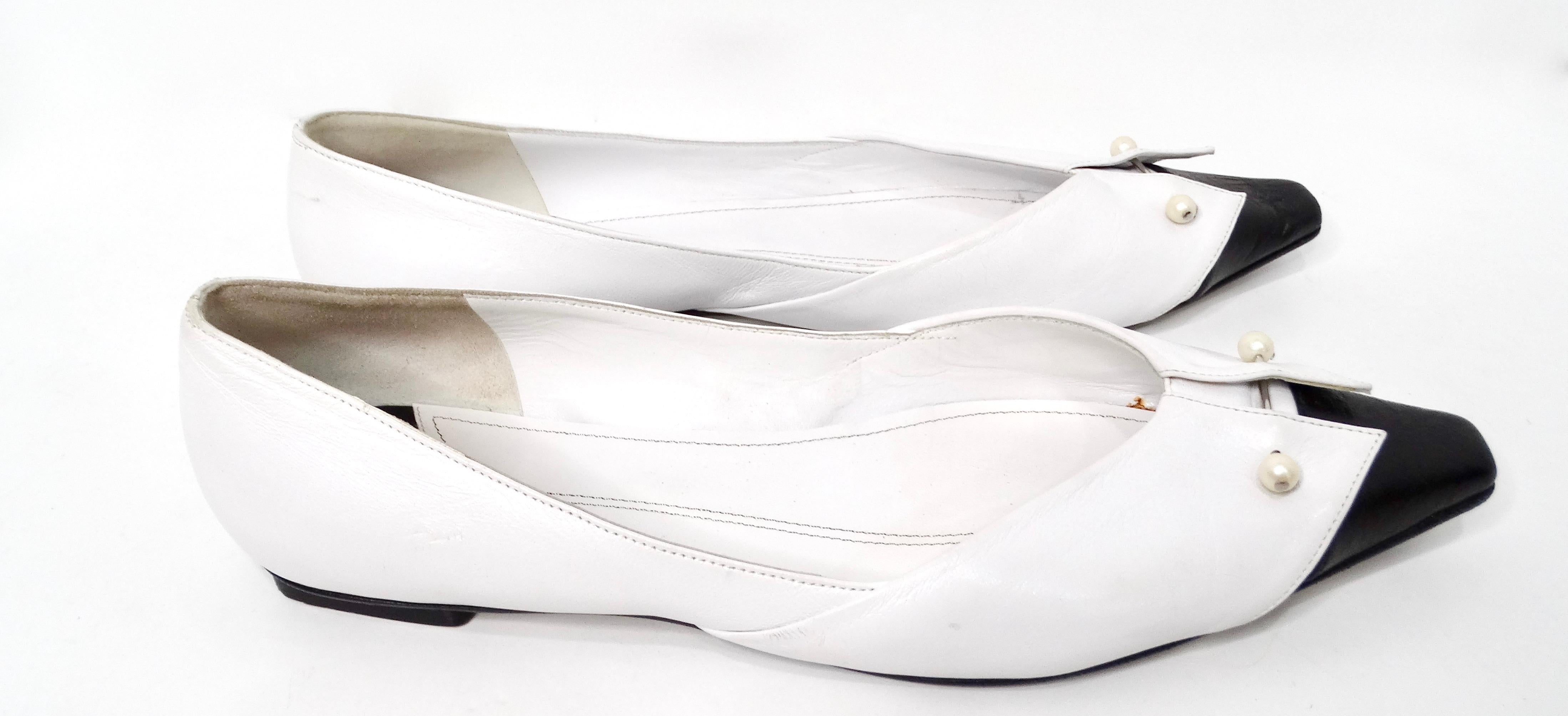 De las mujeres Chanel Blanco y Negro Cuello de Esmoquin Estilo Flats circa Y2K en venta