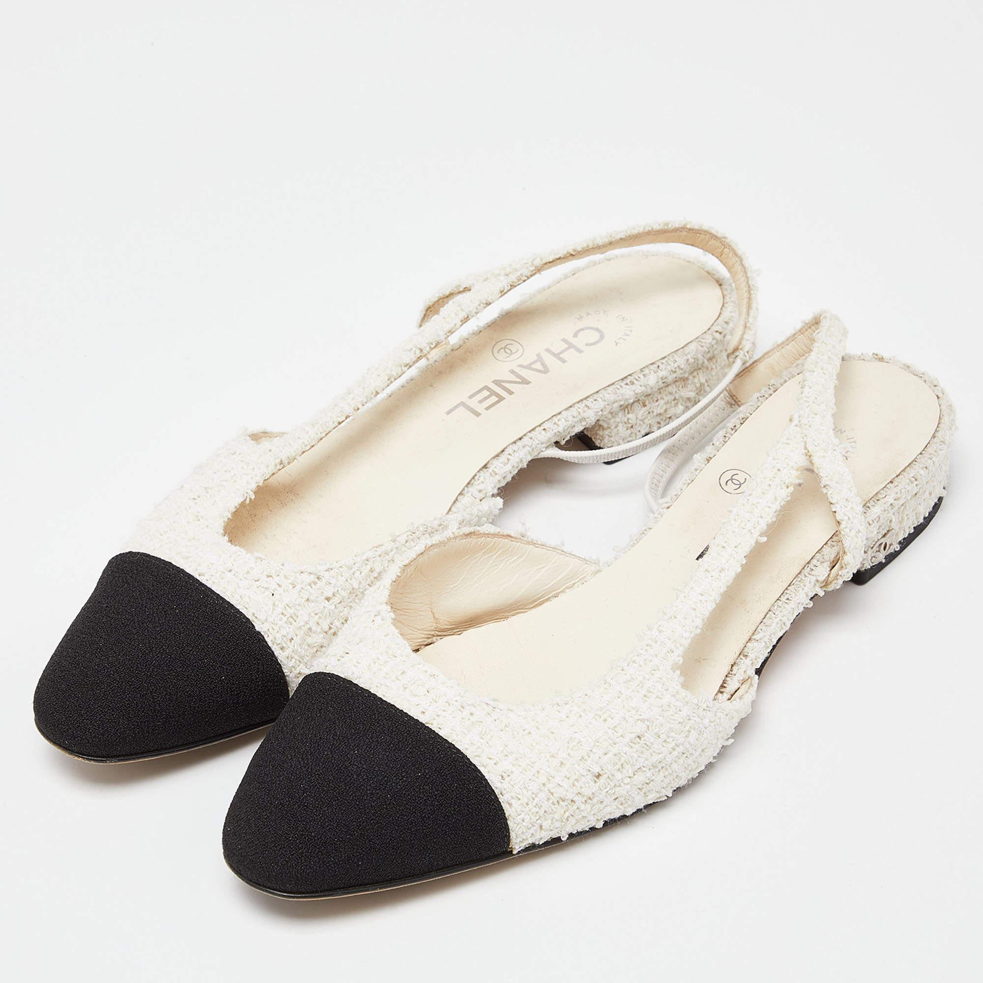 Structured with a minimalist design, these sandals by Chanel are sophisticated and classy. Crafted from tweed and fabric, they feature cap toes along with slingback straps.

Includes: Original Dustbag

