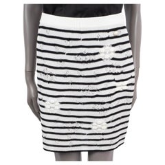 CHANEL white & black viscose 2017 17P STRIPPED CAMELLIA KNIT Skirt 40 M