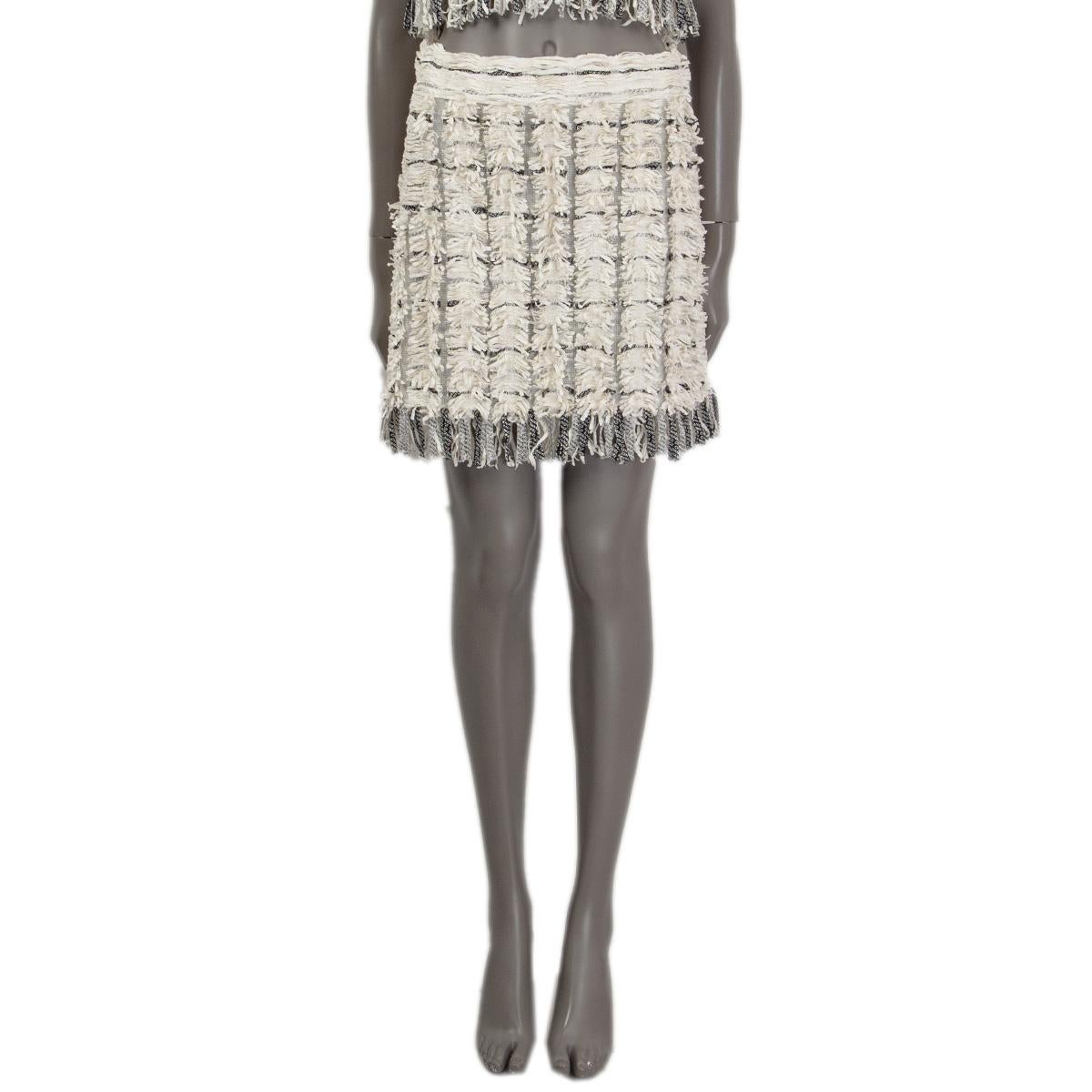 100% authentic Chanel fringed mini skirt from Spring 2018 in white and black viscose (42%) cotton (35%) polyurethane (18%) polyamide (5%). Has fringes all over, elastic fabric, finished off with knotted fringes at the hemline and a CC-logo at the