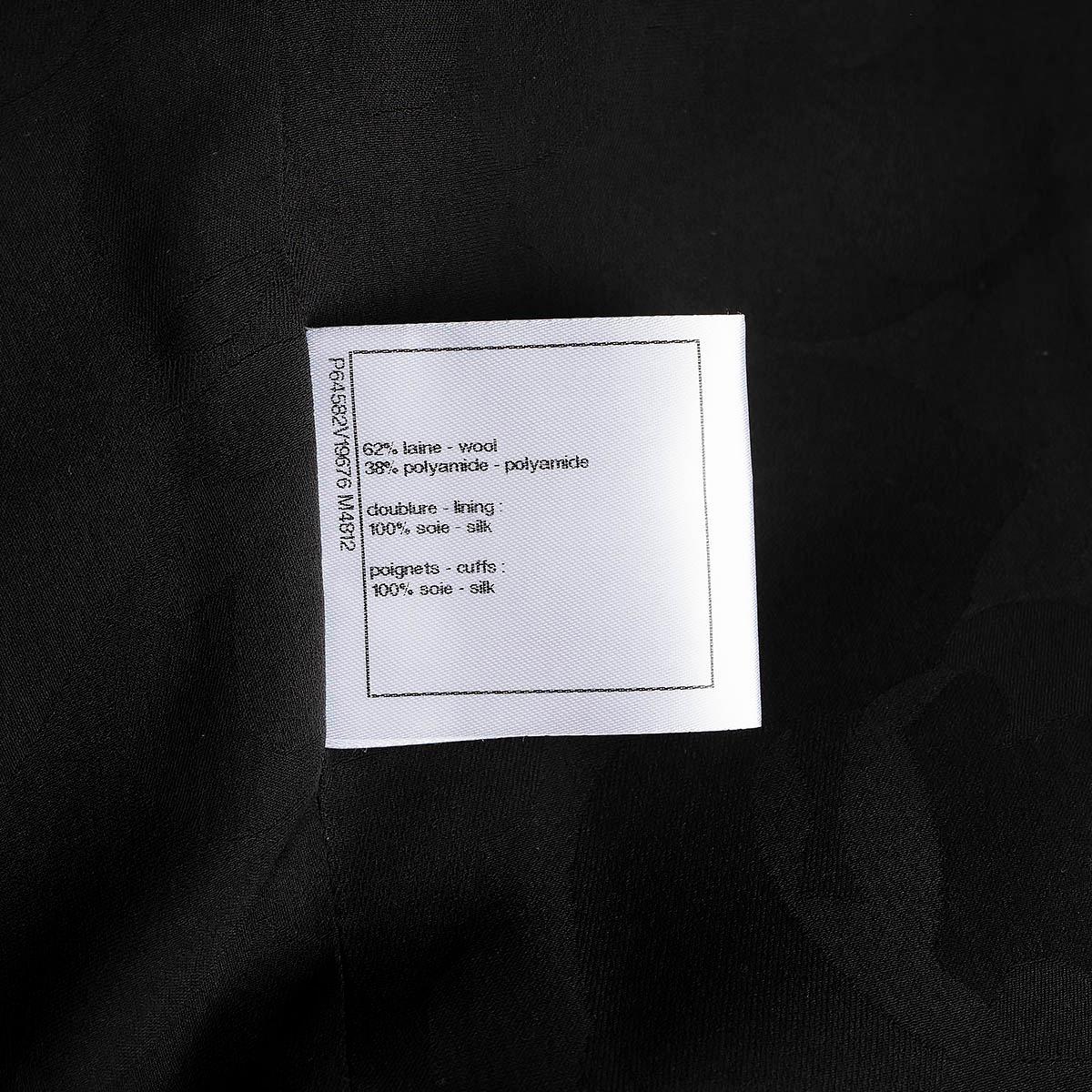 CHANEL Weiße & schwarze Wolljacke 2020 20A 31 RUE CAMBON TWEED Jacke 38 S im Angebot 5