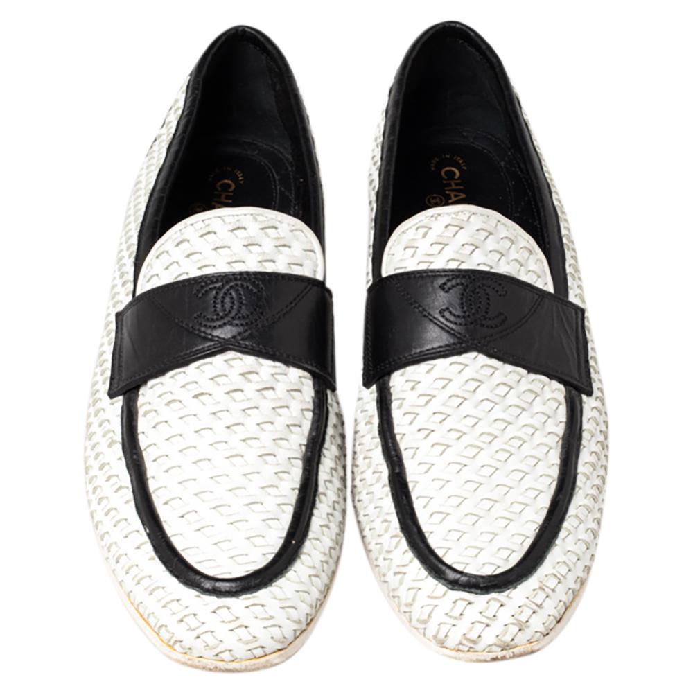 Chanel yet again brings a stunning set of loafers that makes us marvel at its beauty and craftsmanship. Woven from leather in a white shade, they are adorned with penny straps elevated by the label's logo.

