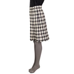 CHANEL CHECK BOUCLE-Rock aus Baumwolle in Weiß, Blau und Schwarz in Taupe, 40 M
