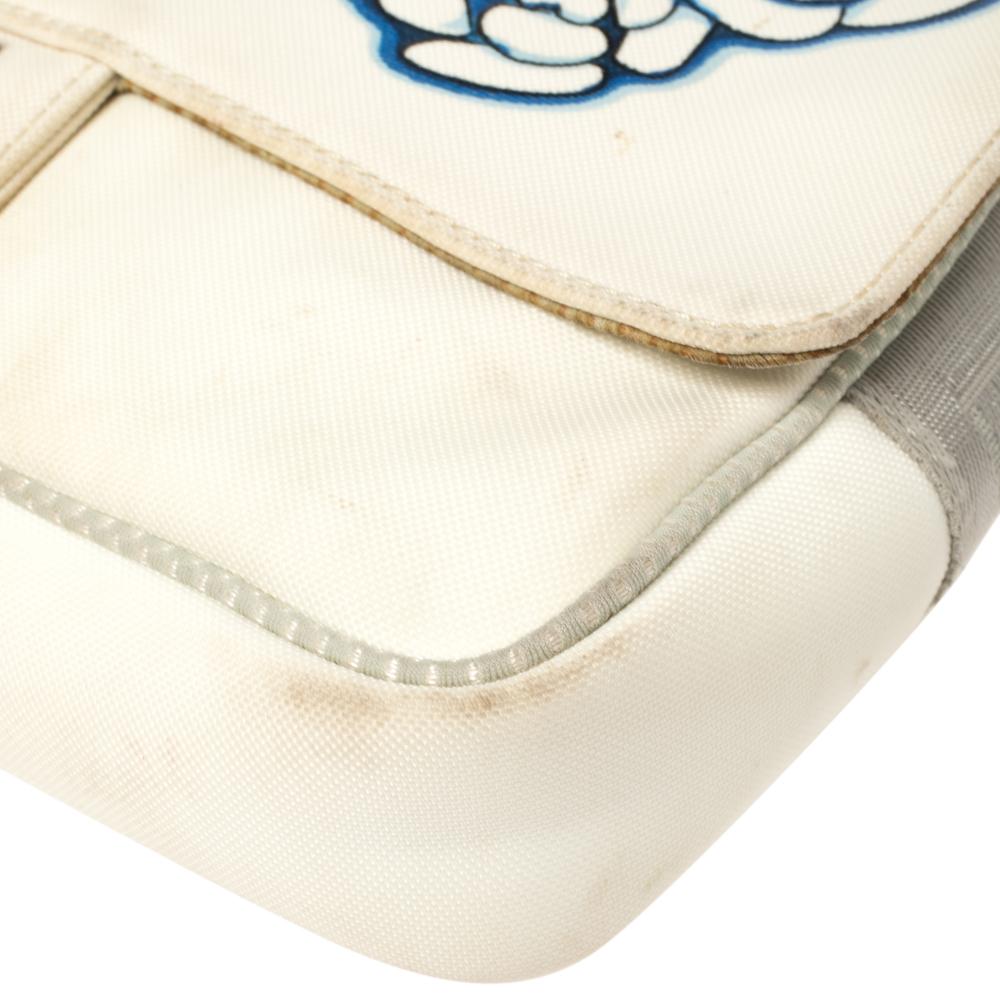 Chanel Weiß/Blauer Blumendruck Nylon Sport CC Klappe Tasche 1