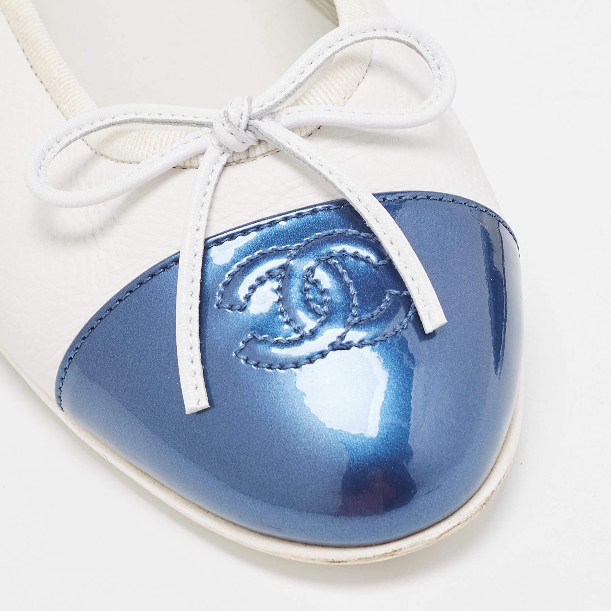 Chanel White/Blue Leather and Patent CC Cap Toe Bow Ballet Flats Size 40 3