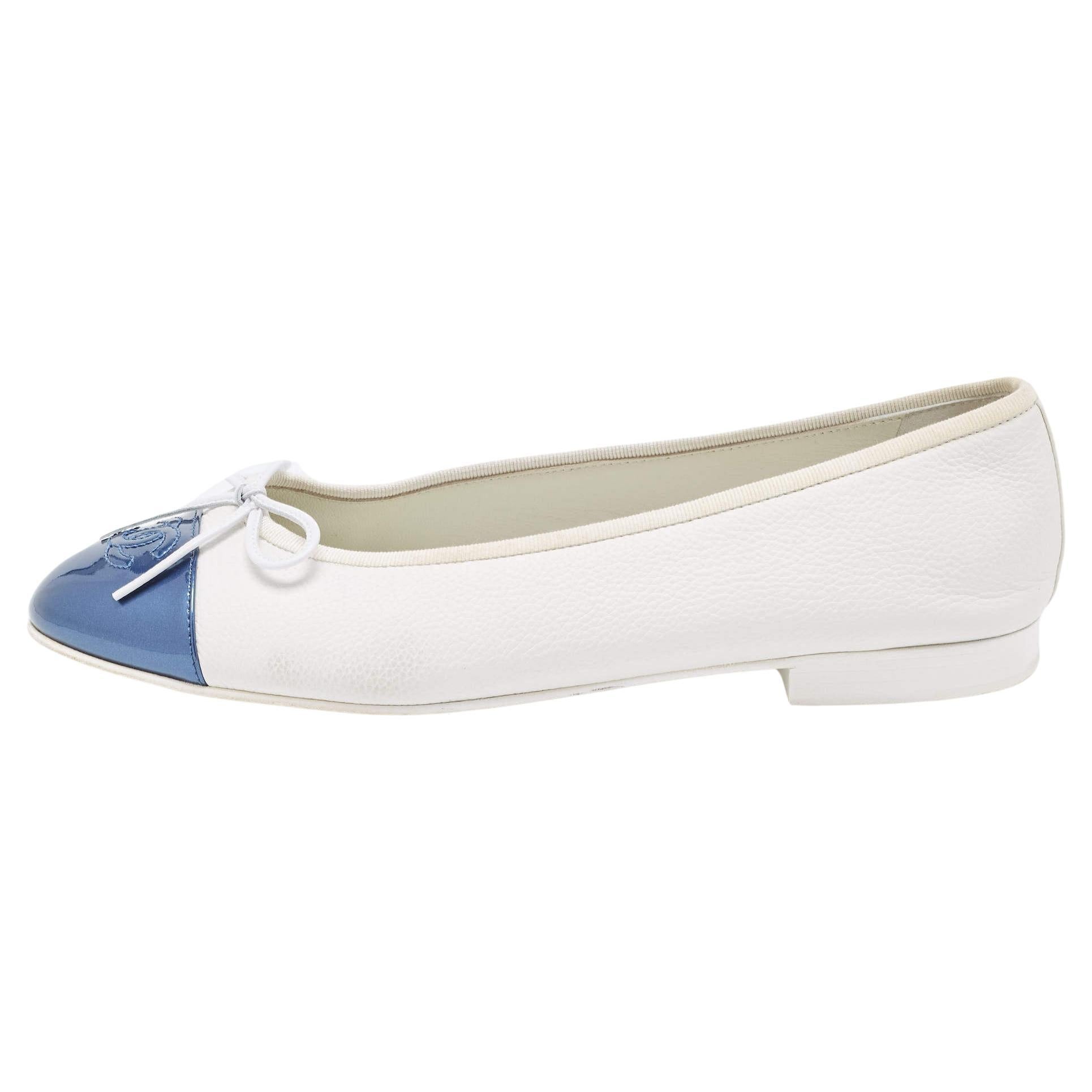 Chanel White/Blue Leather and Patent CC Cap Toe Bow Ballet Flats Size 40