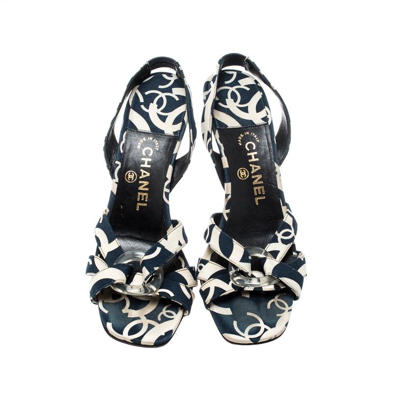 Don't these sandals from Chanel look absolutely regal and resplendent. These fabulous white and blue printed sandals enchant with their canvas exterior and leather lined insole. With cross straps at the front, they are worth every penny you invest.