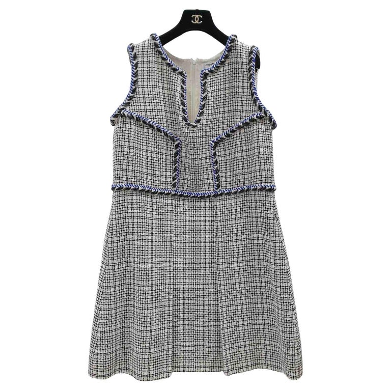 Chanel White Blue Sleeveless Chevron Trim Shift Silver Tweed Dress Chanel White Blue Sleeveless Chevron Trim Shift Silver Tweed Dress