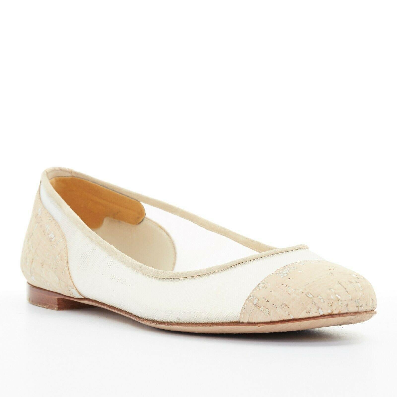 CHANEL white brown cork round toe cap CC logo flats shoes EU39 US9 UK6

CHANEL
Cream white body. Taupe grey suede piping along opening. Natural brown and silver speckle cork toe cap and heel. Gold-tone CC logo embellishment at heel. Flats shoes.
