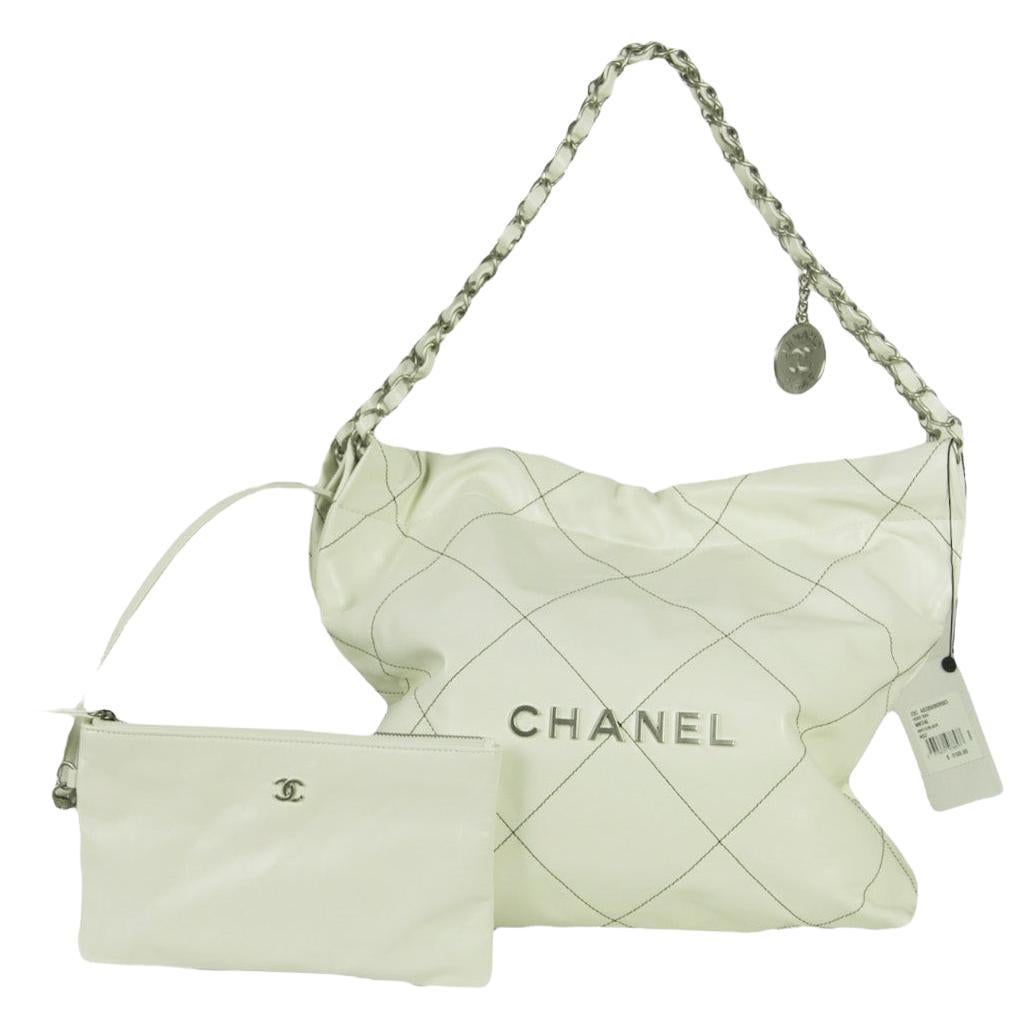 Chanel White Calfskin Leather Quilted Chanel 22 Tote Bag w/ Contrast Stitching In New Condition In New York, NY