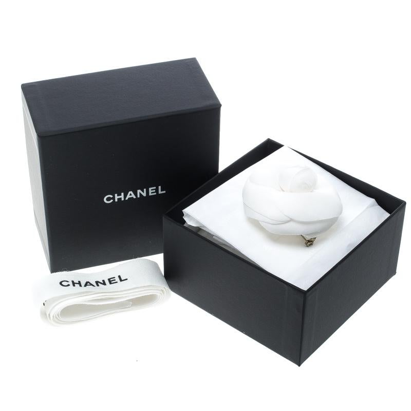 Chanel White Camellia Silk Organza Brooch In Good Condition In Dubai, Al Qouz 2