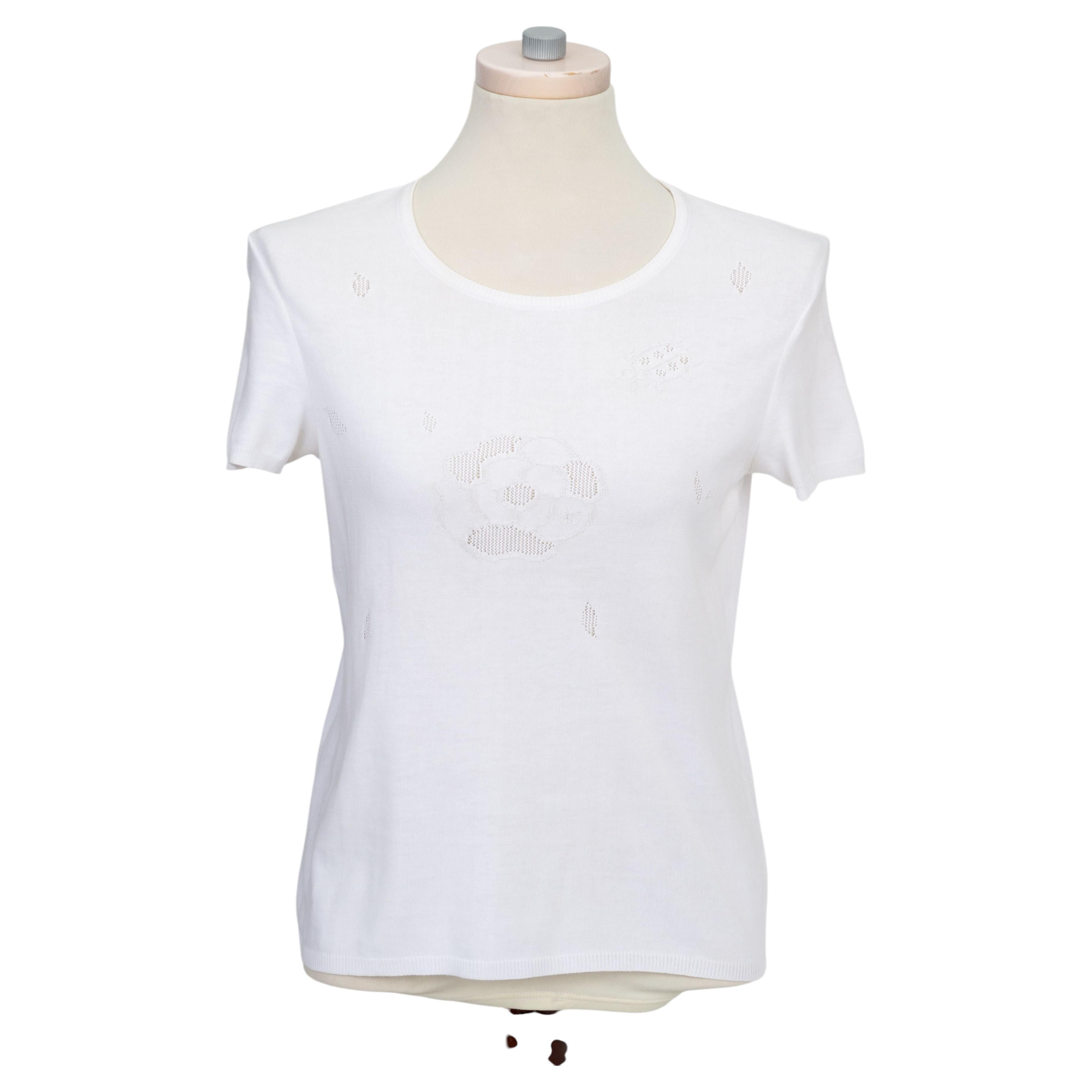Chanel White Camellia Tee Size Small en vente
