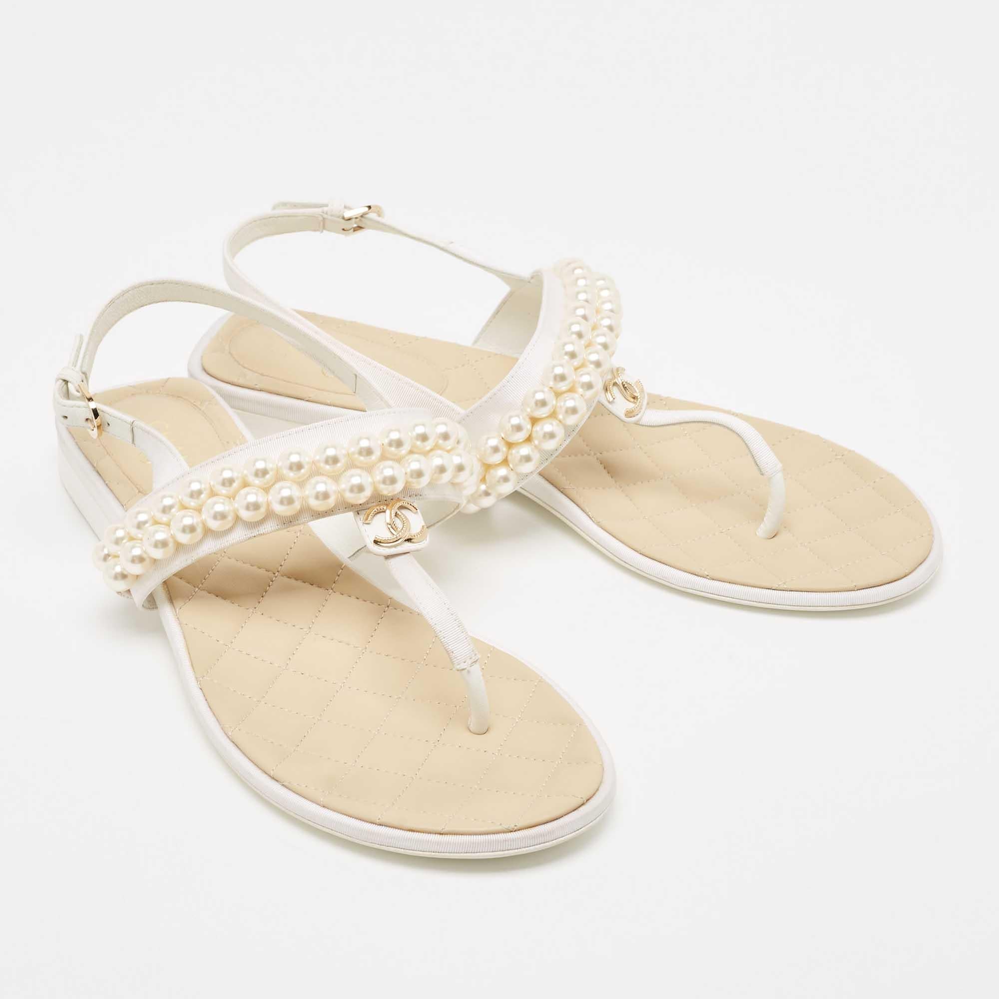 Chanel White Canvas Interlocking CC Thong Sandals Size 39 at 1stDibs