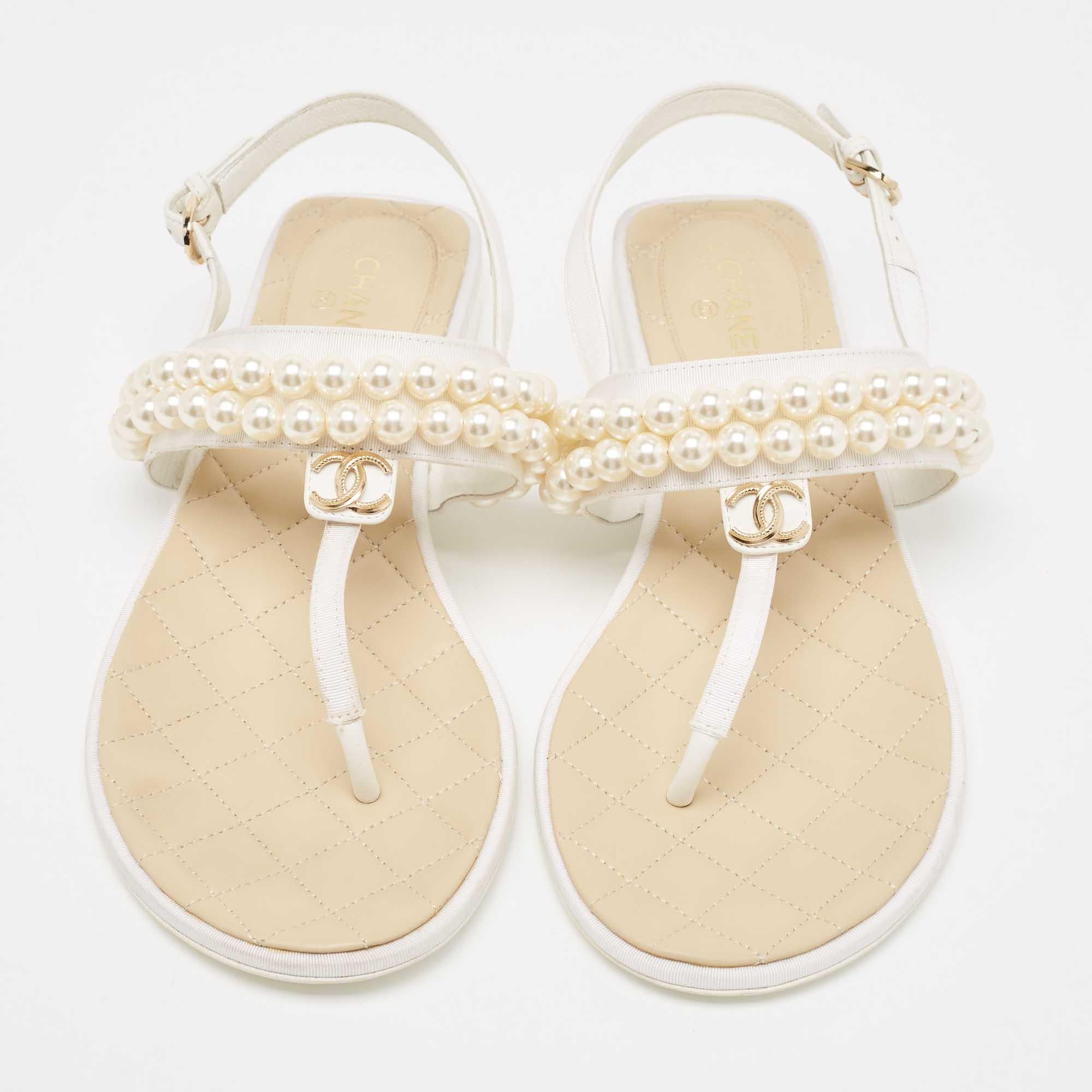 Chanel White Canvas Interlocking CC Thong Sandals Size 39 at 1stDibs