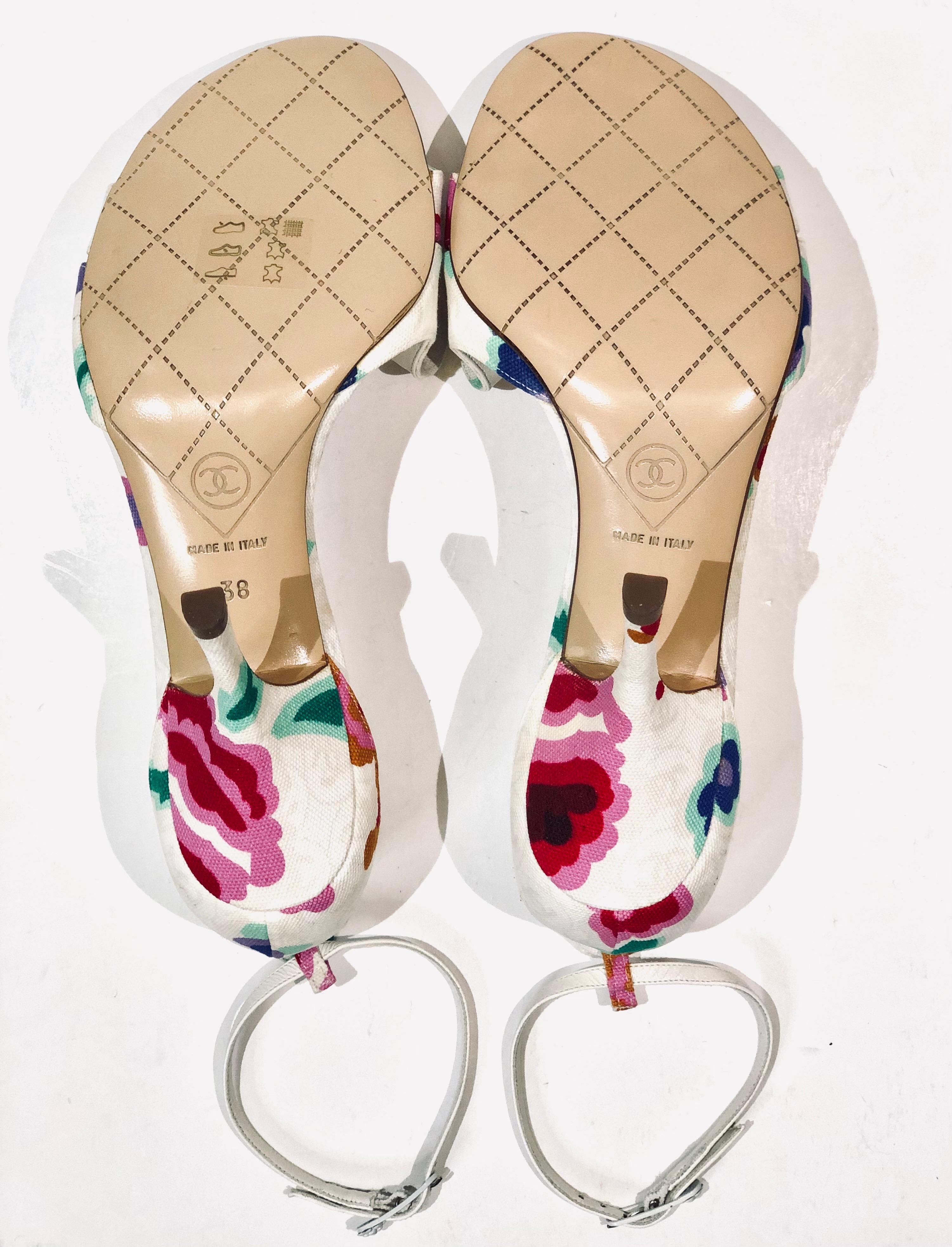 Chanel White Canvas Leather Bows Floral Print Strap Sandals In Heels  In New Condition In Sheung Wan, HK