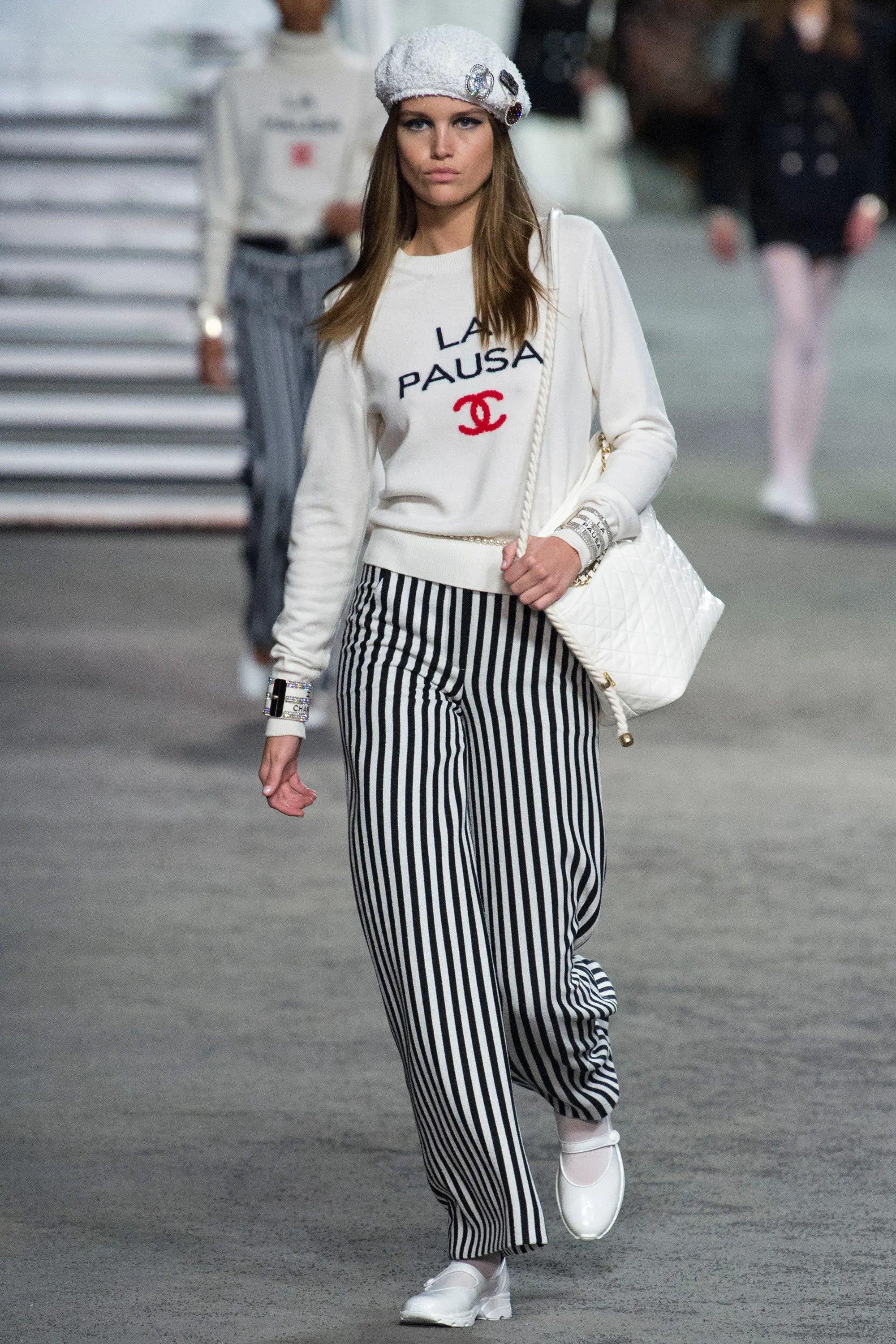 CHANEL white cashmere 2019 19C LA PAUSA Crewneck Sweater 38 S 4