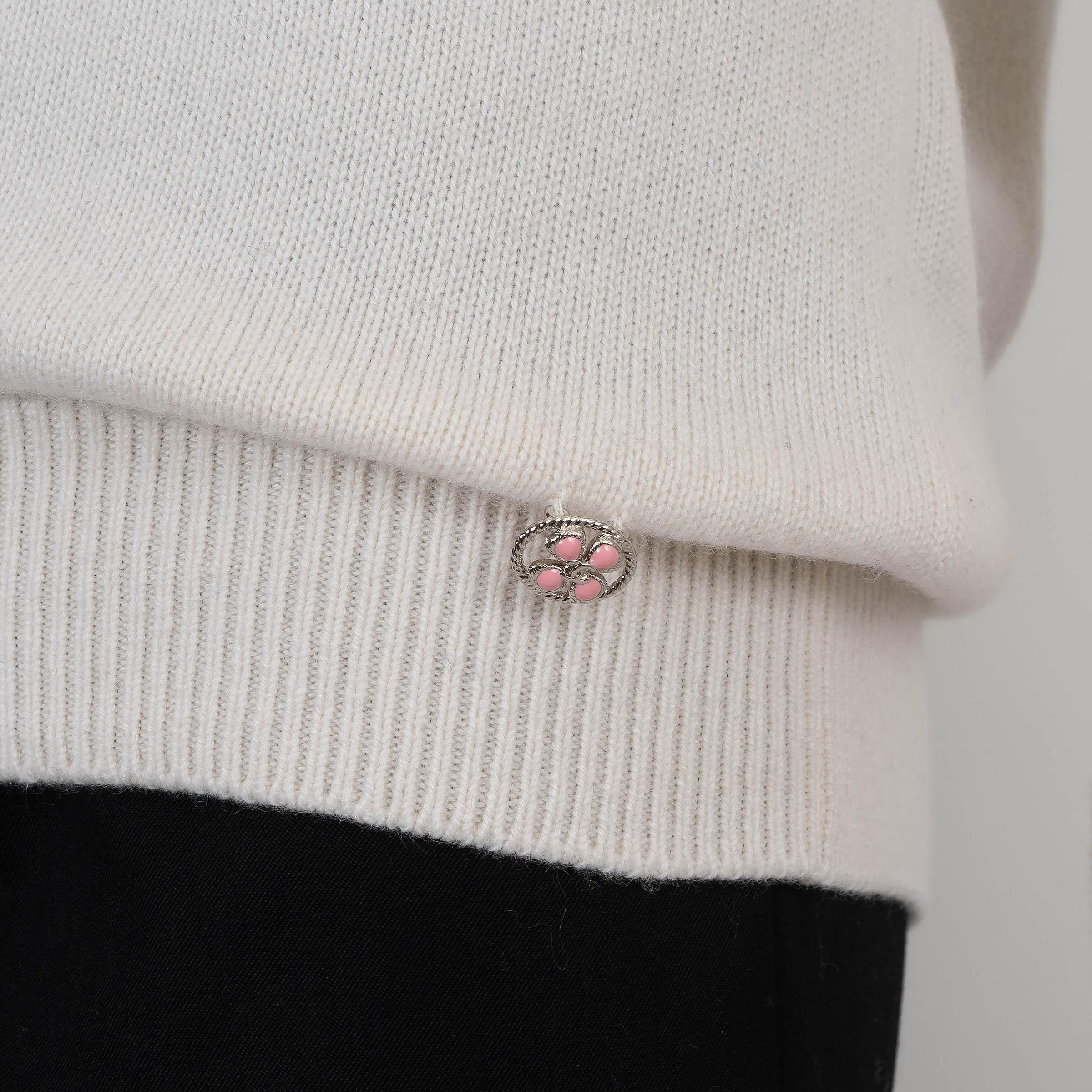 CHANEL white cashmere 24P CC FLORAL STRIPED Sweater 36 XS For Sale 1