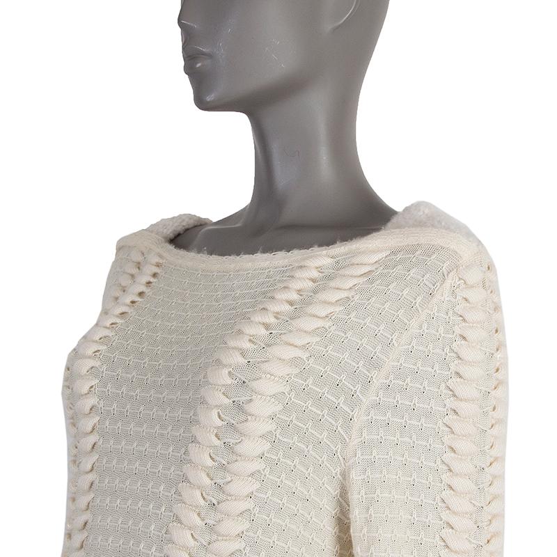 Chanel boat neck knitted sweater in off-white cashmere (80%), silk (15%), spandex (2%), wool (2%) and nylon (1%). Has been worn and is in excellent condition.

Tag Size 40
Size M
Shoulder Width 40cm (15.6in)
Bust From 100cm (39in)
Waist From 90cm