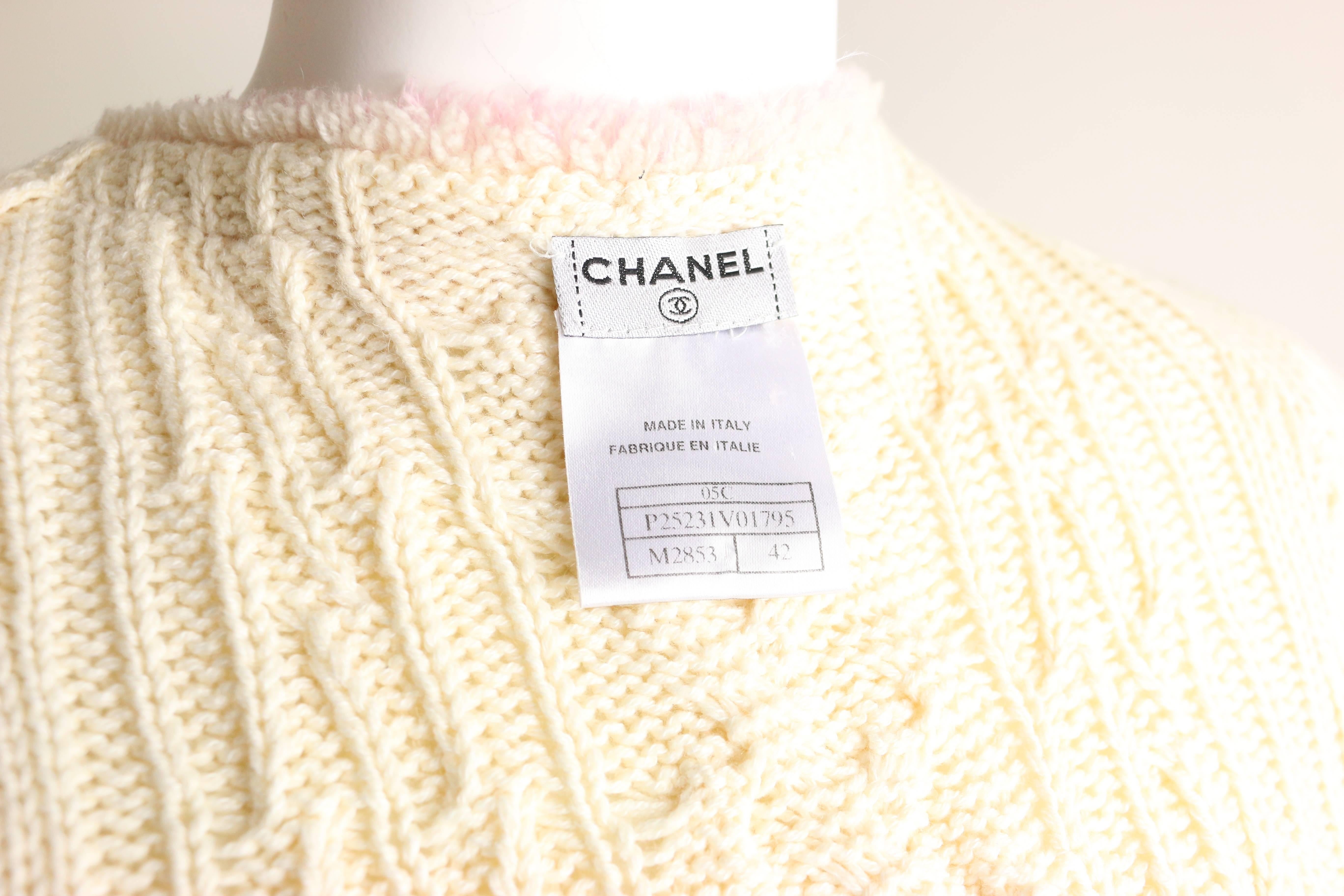 Women's or Men's Chanel White Cashmere/Cotton Knitted Pink Fringe Trim Cardigan Sweater For Sale