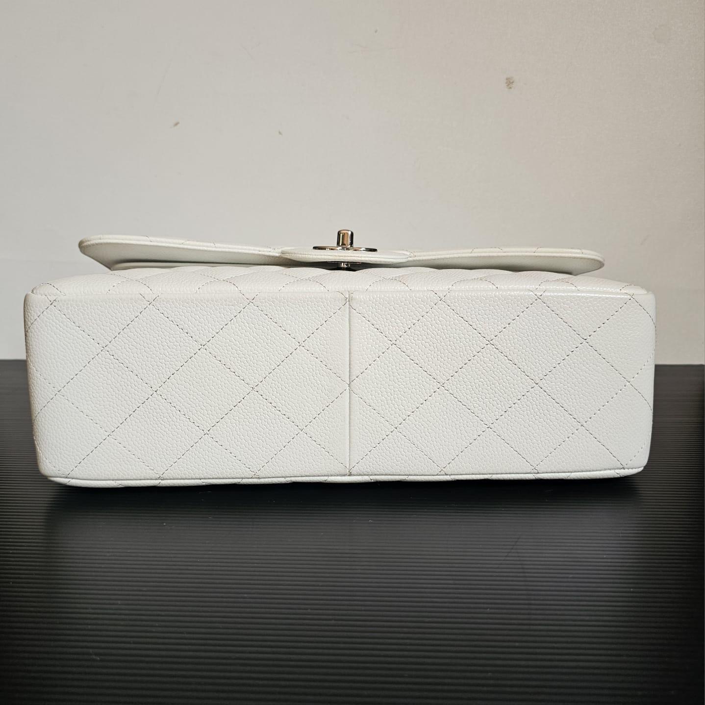 Chanel White Caviar Jumbo Double Flap Bag In Excellent Condition For Sale In Jakarta, Daerah Khusus Ibukota Jakarta