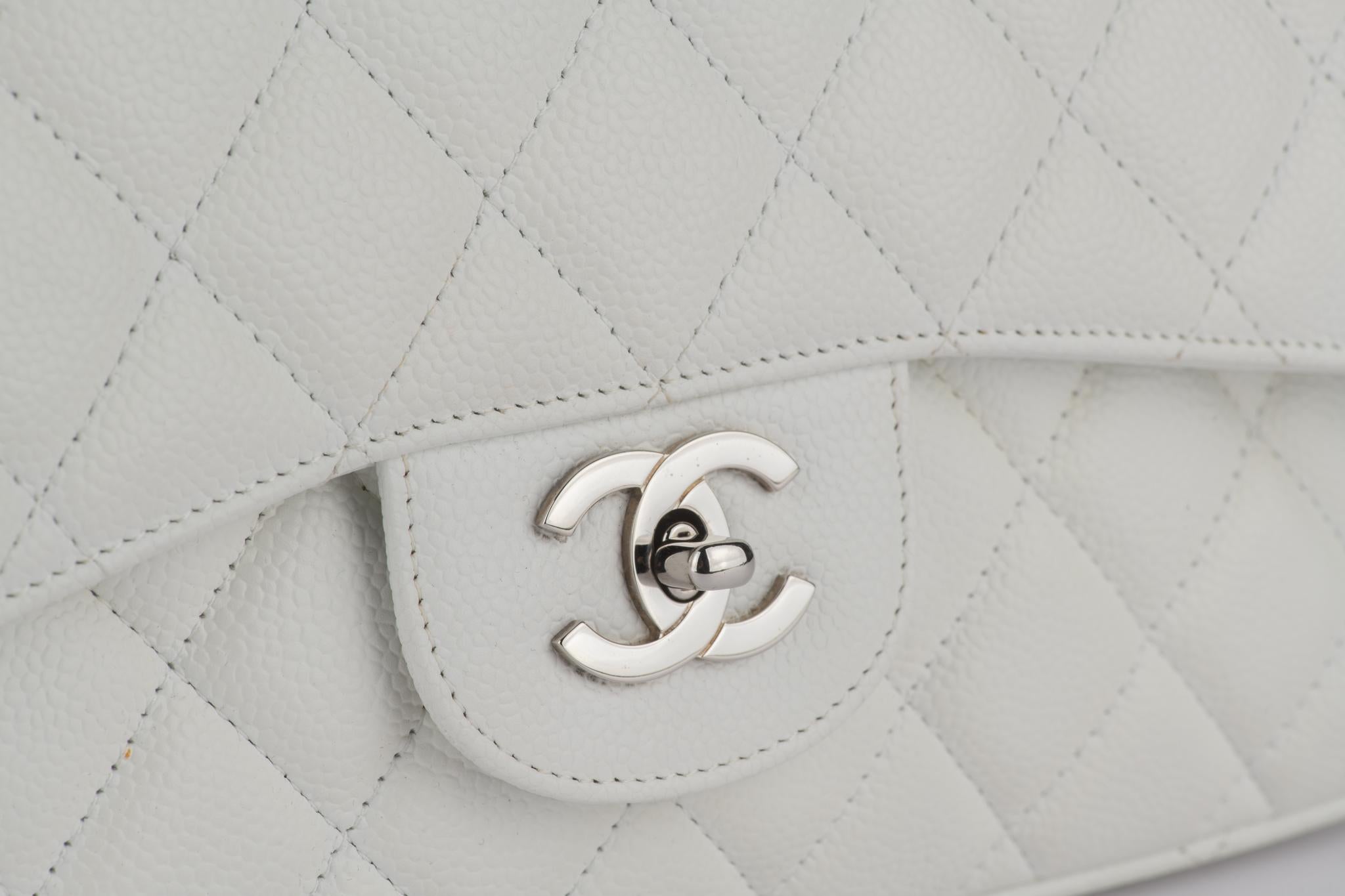 Chanel White Caviar Jumbo Single Flap en vente 3