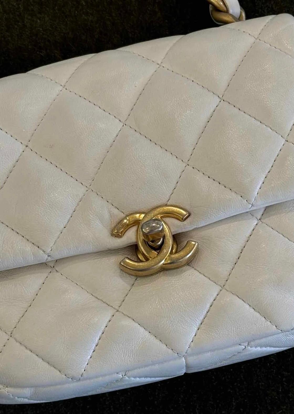 Chanel White Calfskin leather Chain Candy Flap Bag Mini In Good Condition For Sale In Montreal, Quebec
