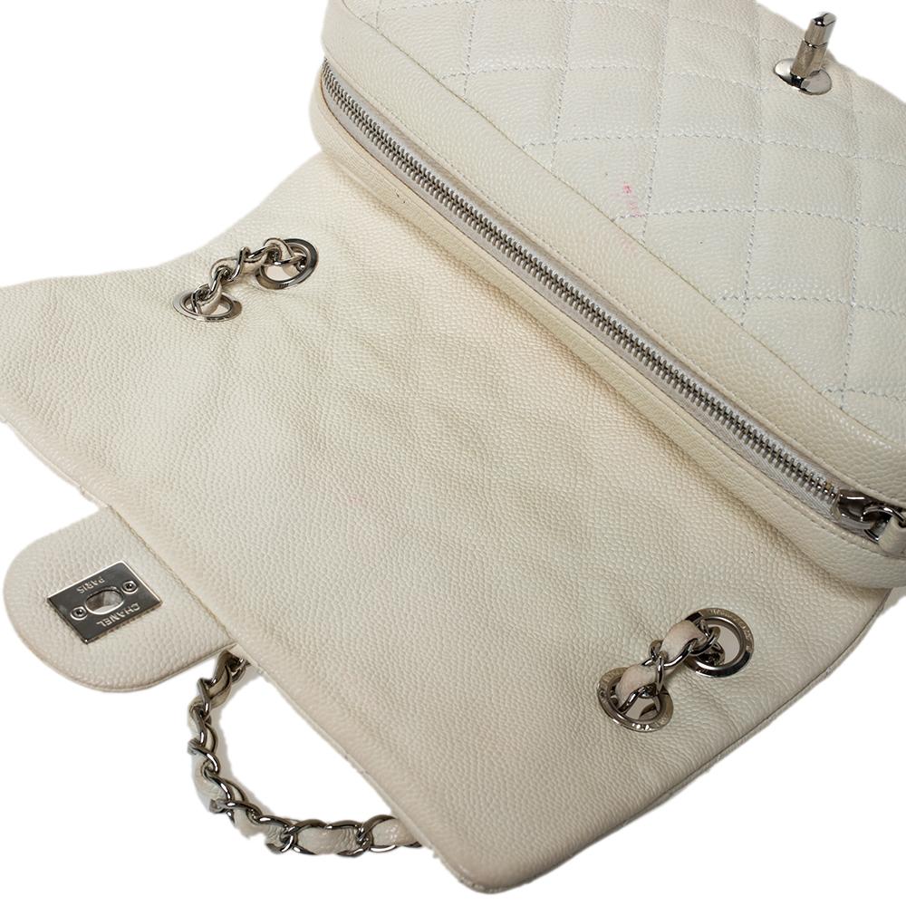 Chanel White Caviar Leather Easy Medium Flap Shoulder Bag In Good Condition In Dubai, Al Qouz 2