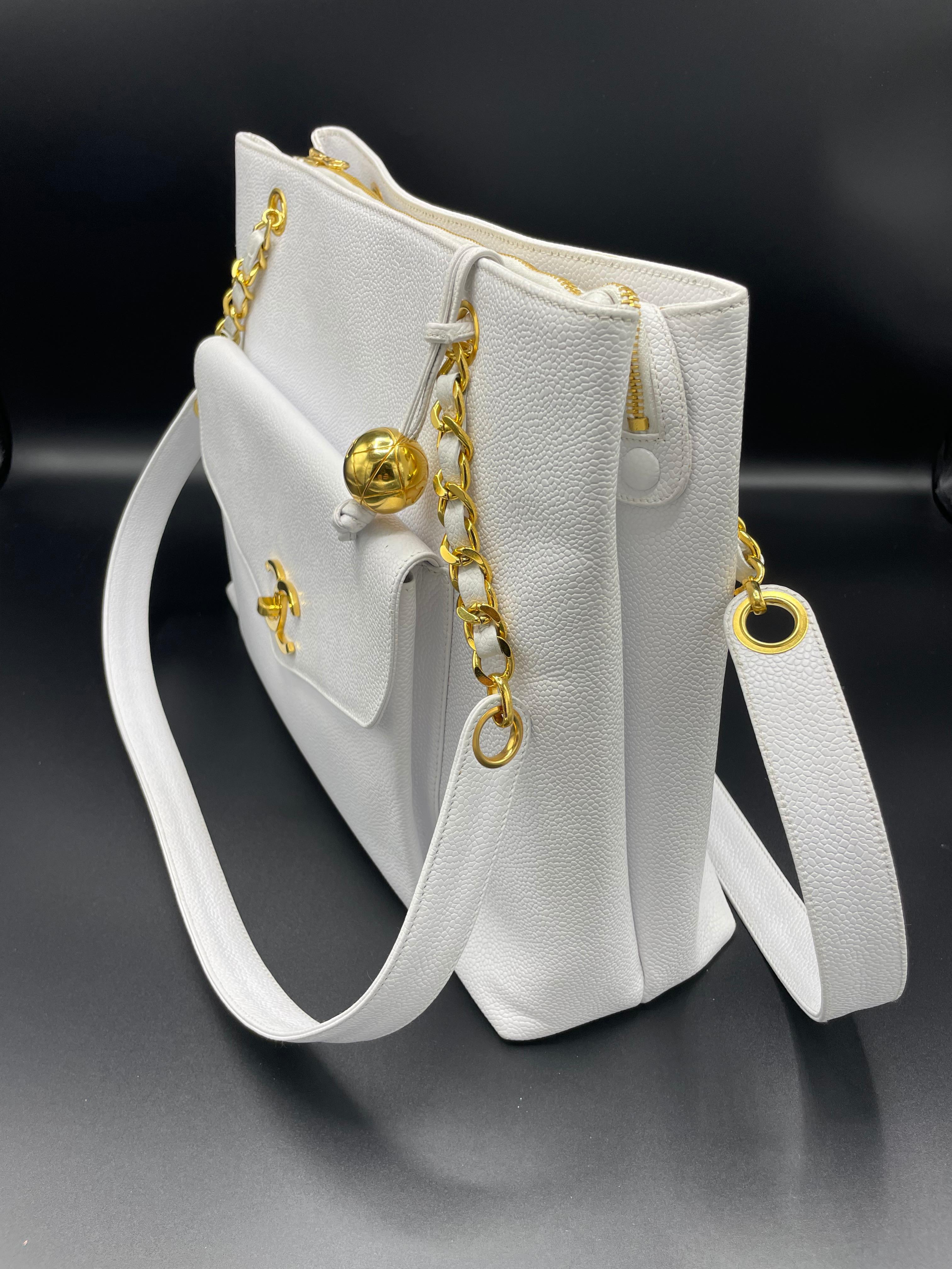 Chanel Bolso Tote Bolsillo Delantero Piel Caviar Blanca en venta 7