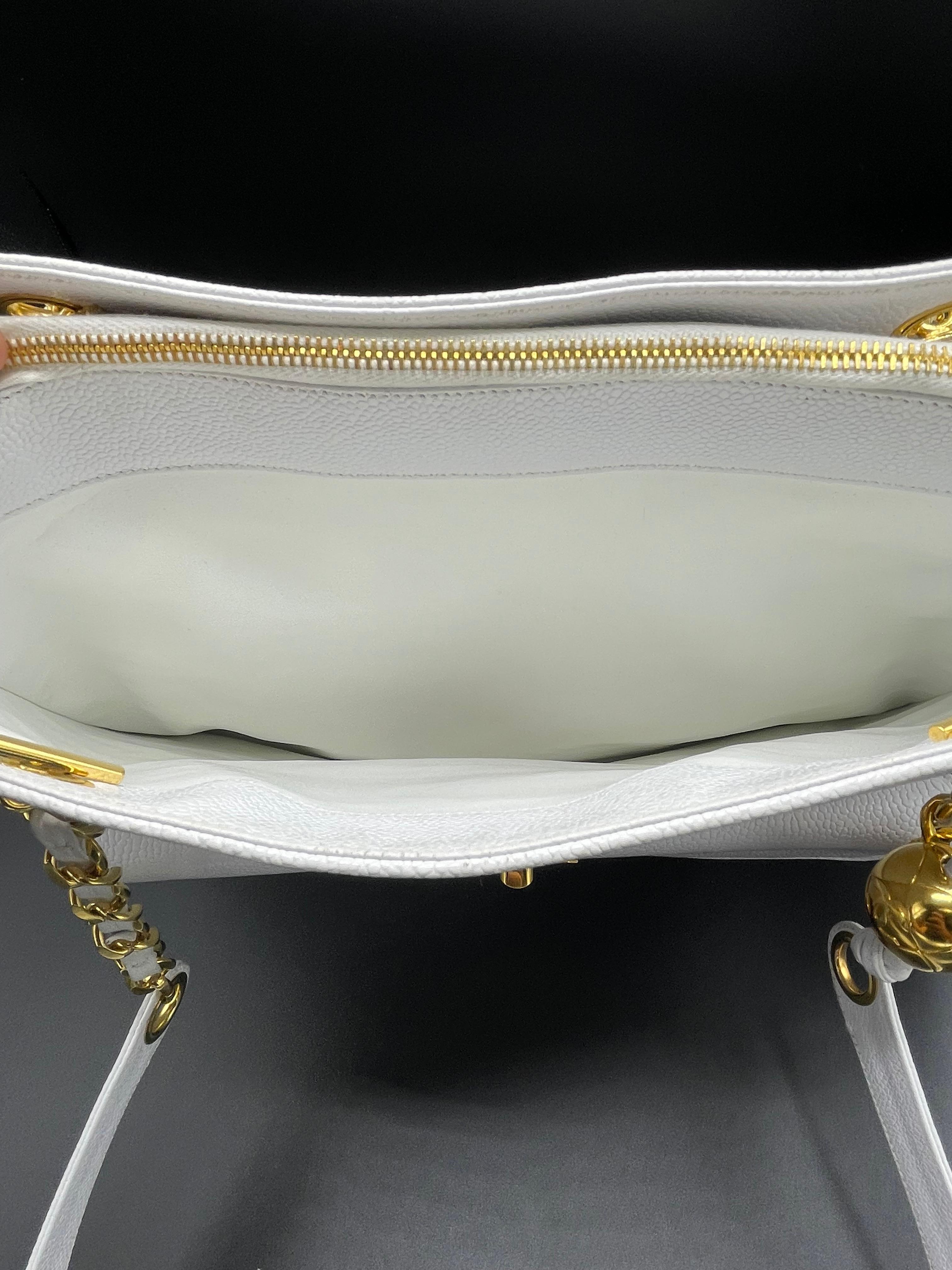 Chanel Bolso Tote Bolsillo Delantero Piel Caviar Blanca en venta 11