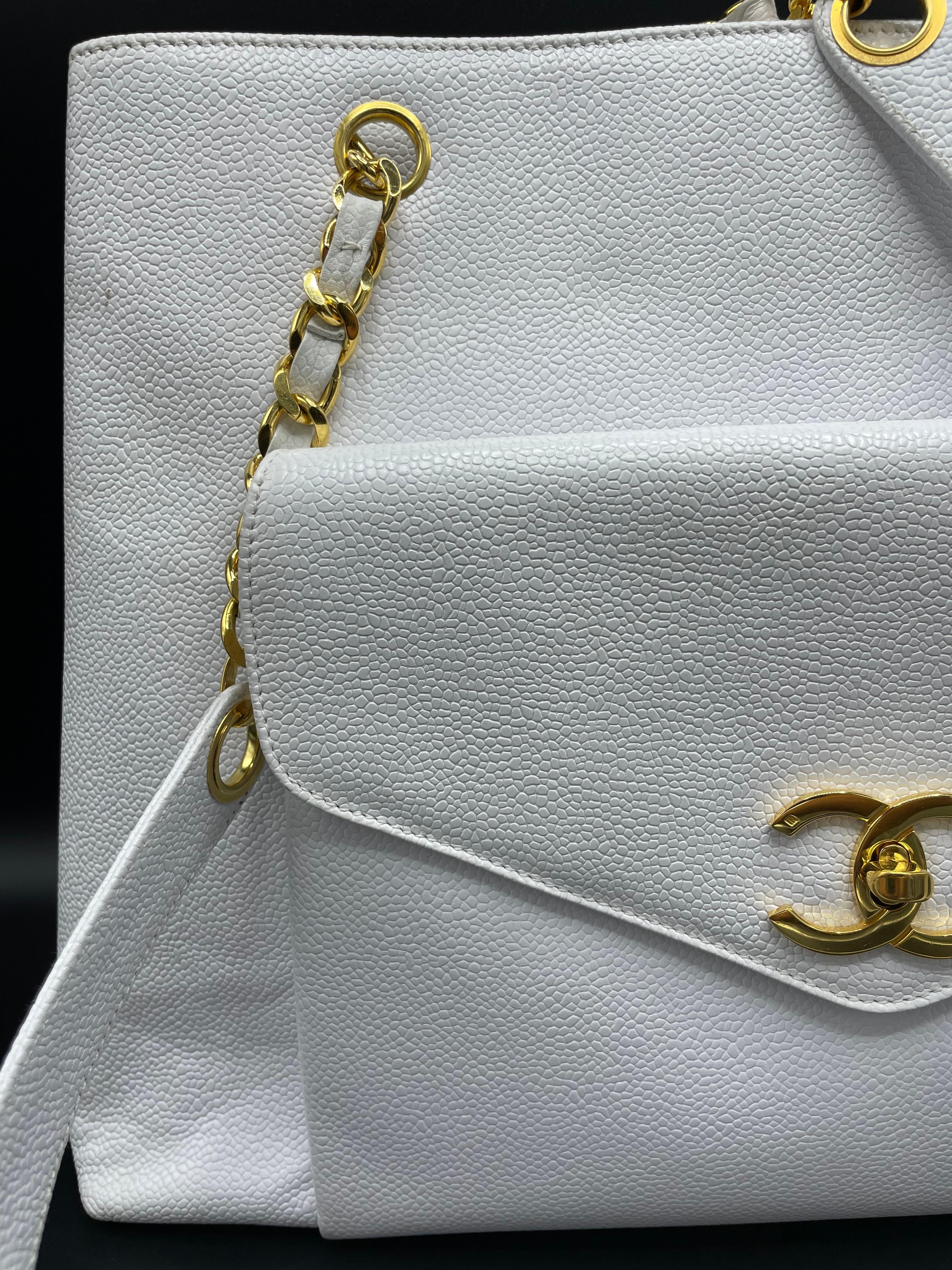 Chanel White Caviar Leather Front Pocket Tote Bag In Good Condition For Sale In Palm Beach, FL