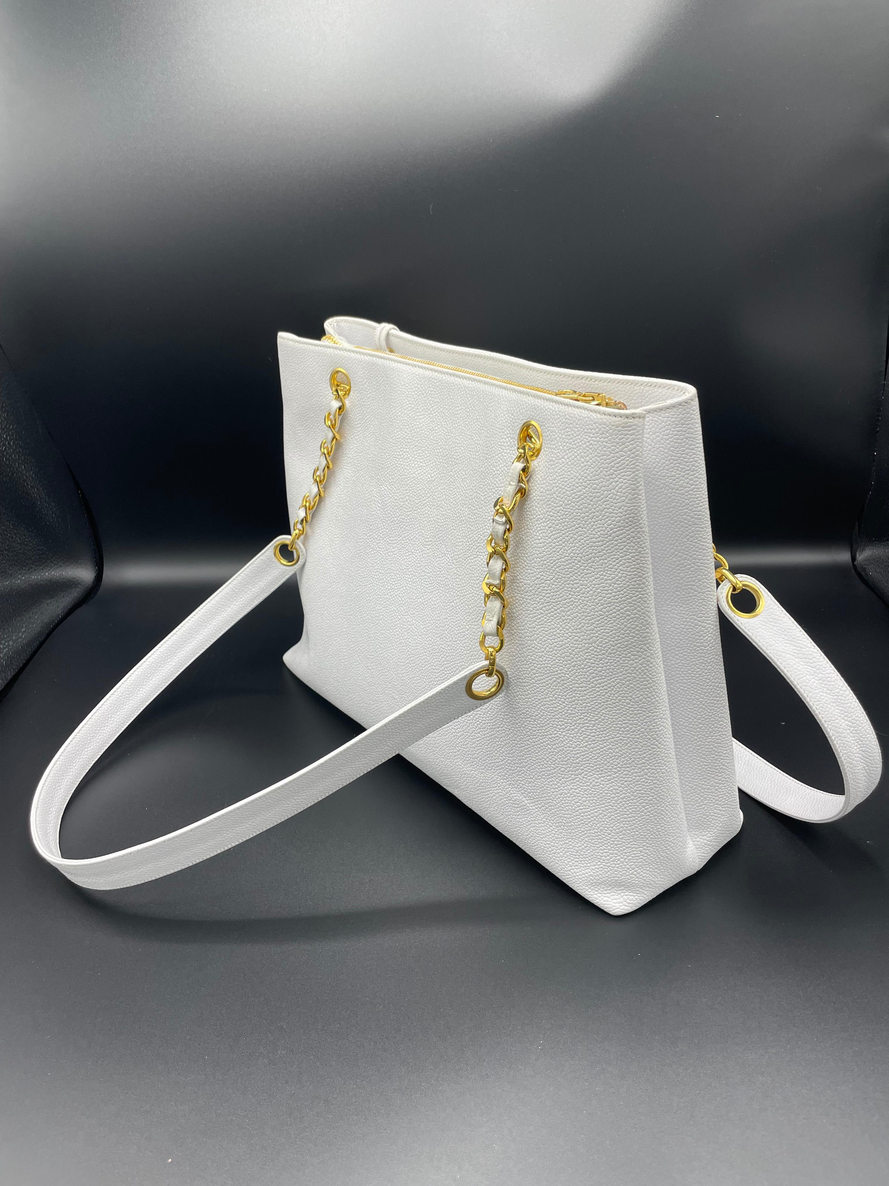 Chanel Bolso Tote Bolsillo Delantero Piel Caviar Blanca en venta 3