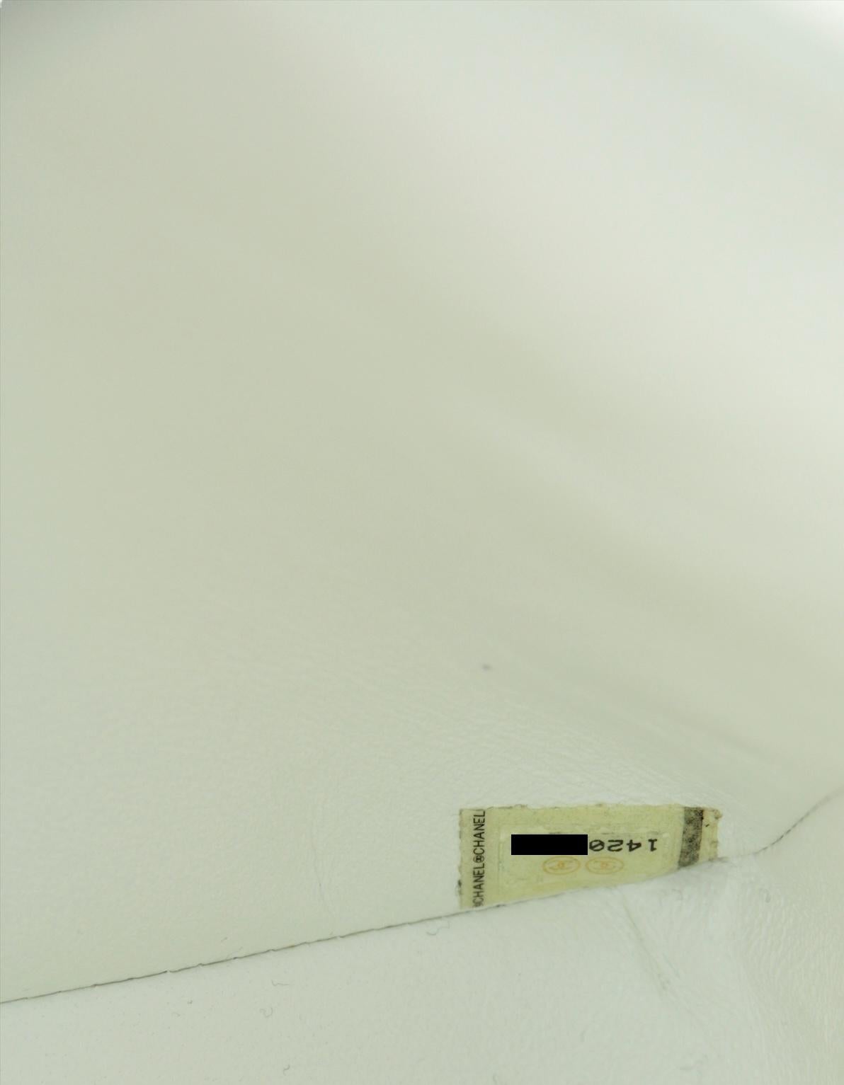 Chanel Weißes Kaviarleder Gesteppte Einzelklappe Jumbo Classic Bag im Angebot 10