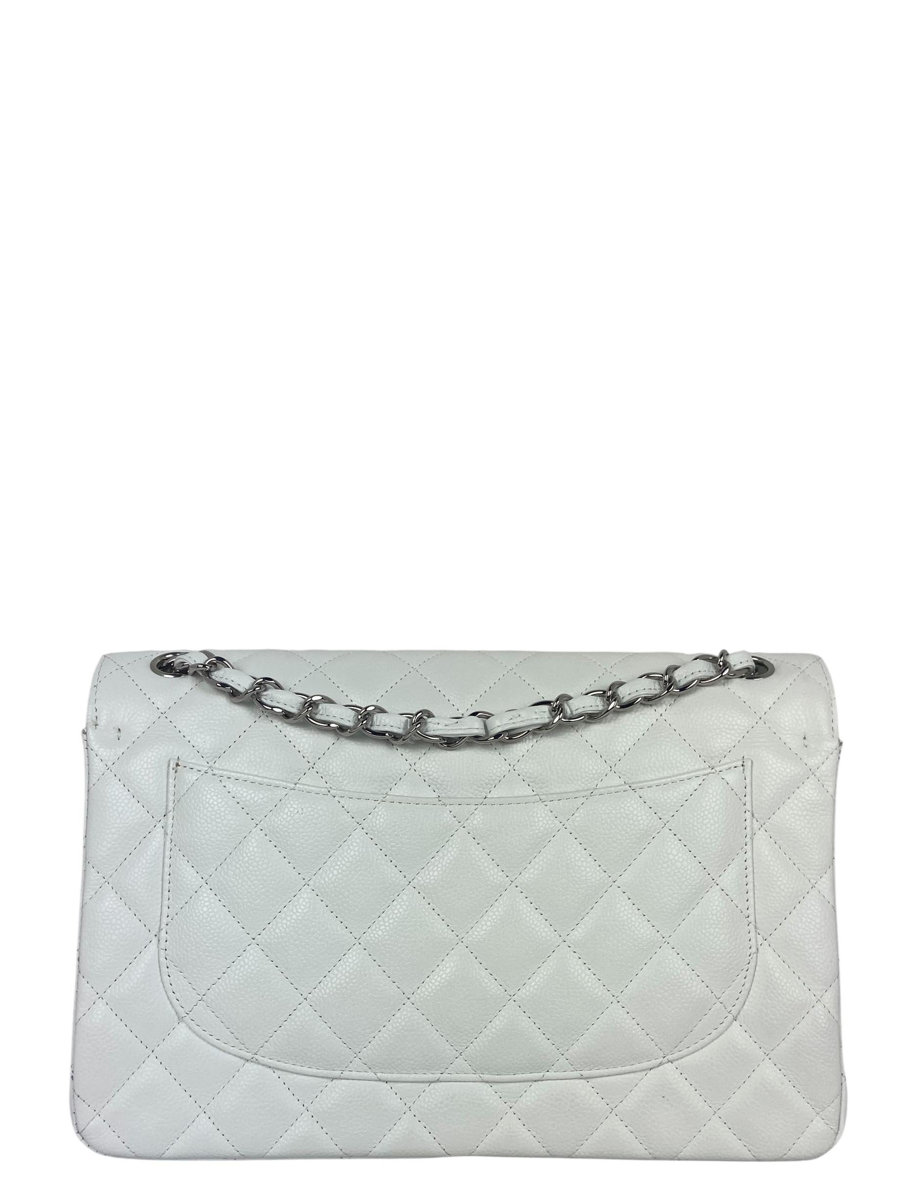 Chanel Weißes Kaviarleder Gesteppte Einzelklappe Jumbo Classic Bag im Zustand „Hervorragend“ im Angebot in New York, NY