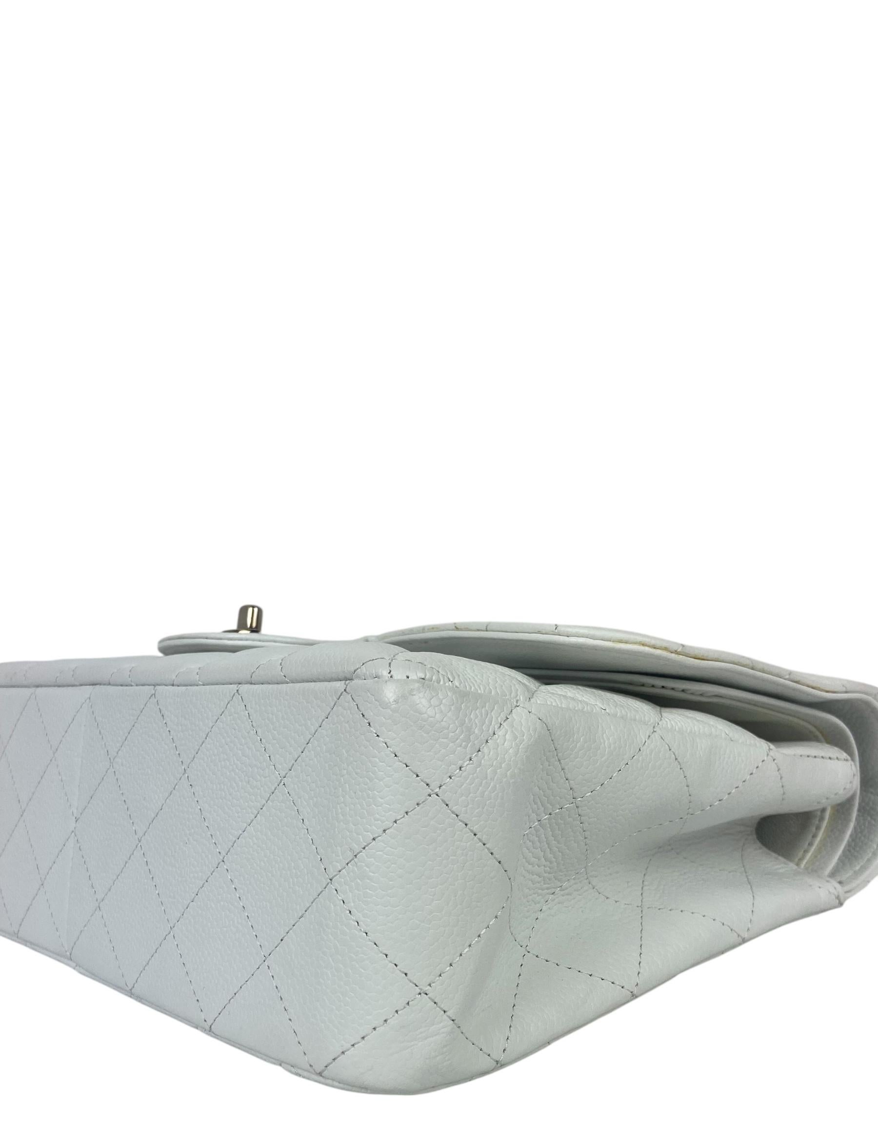 Chanel Weißes Kaviarleder Gesteppte Einzelklappe Jumbo Classic Bag im Angebot 1