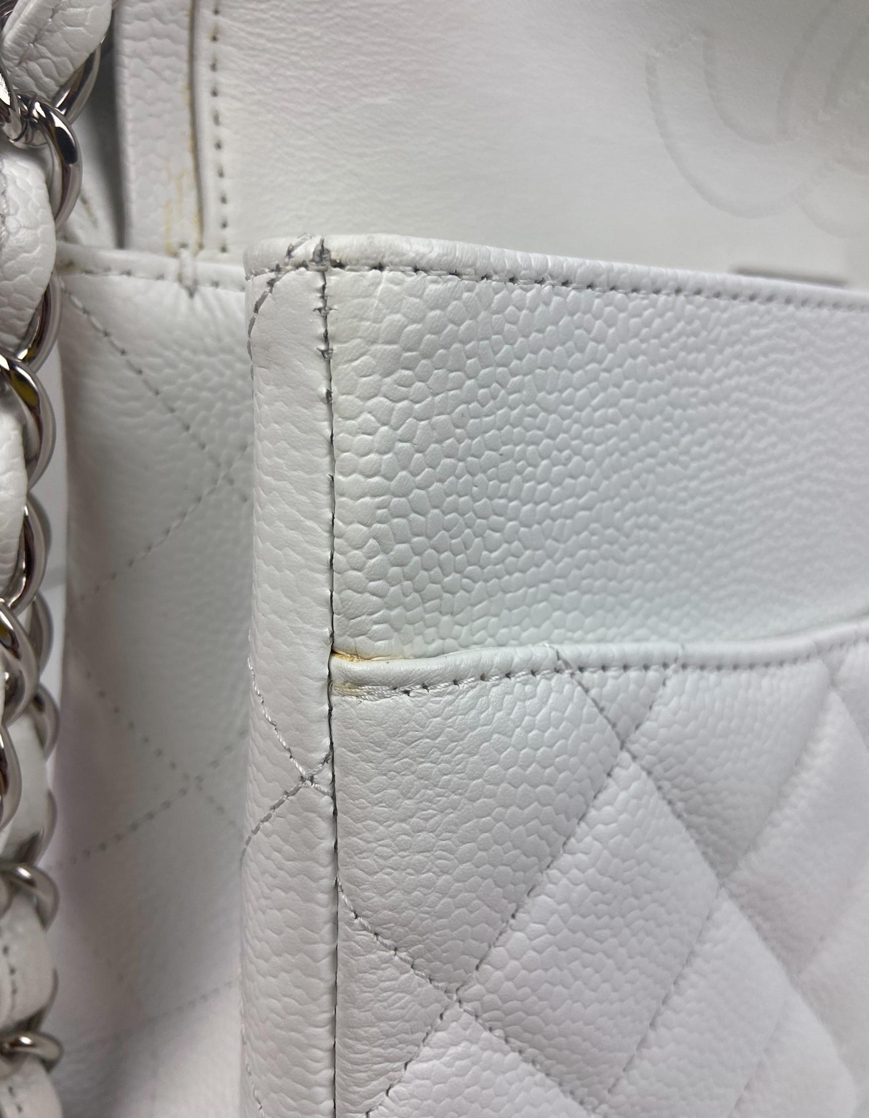 Chanel Weißes Kaviarleder Gesteppte Einzelklappe Jumbo Classic Bag im Angebot 3